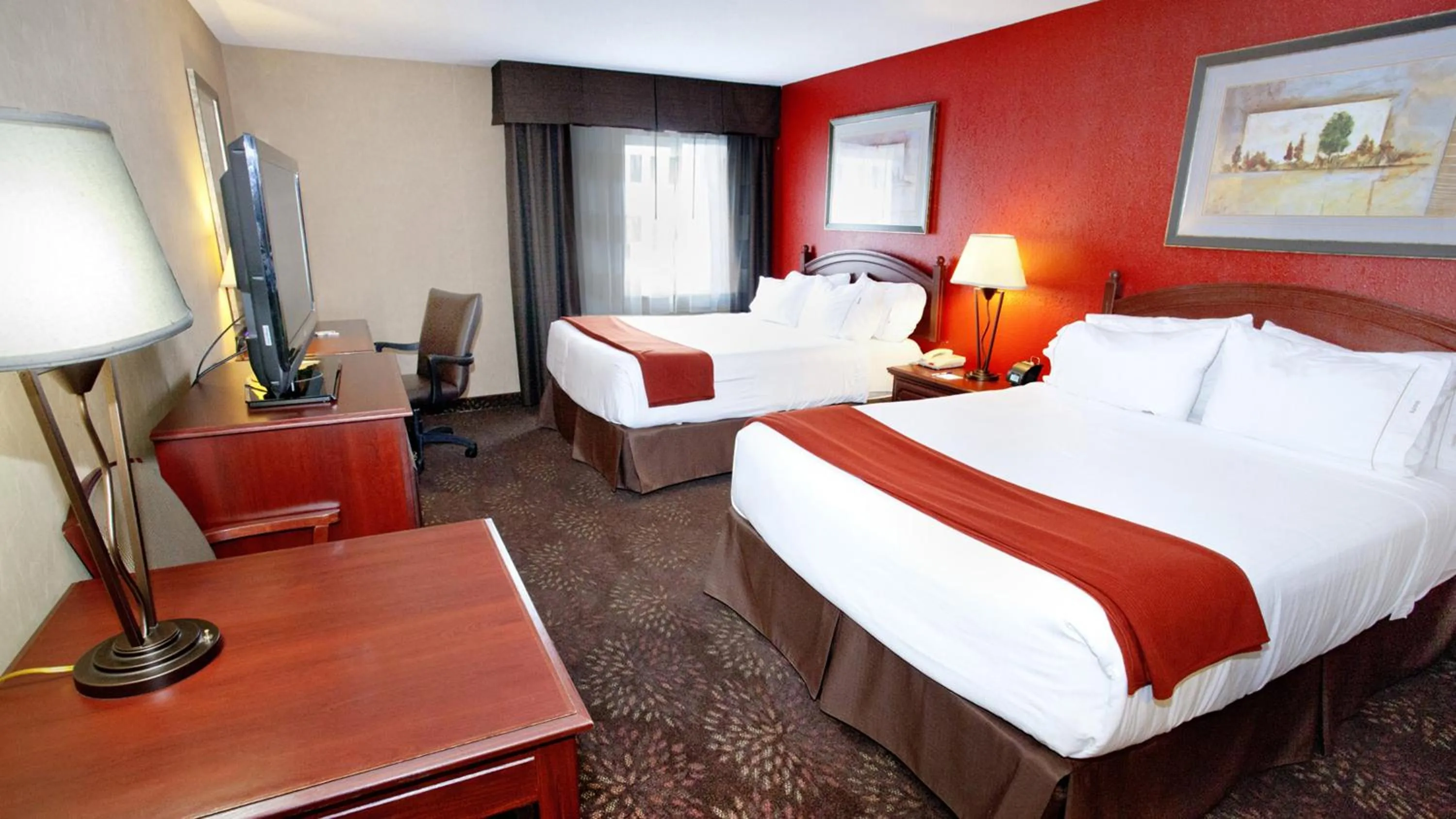 Photo of the whole room, Bed in Holiday Inn Express Jamestown by IHG