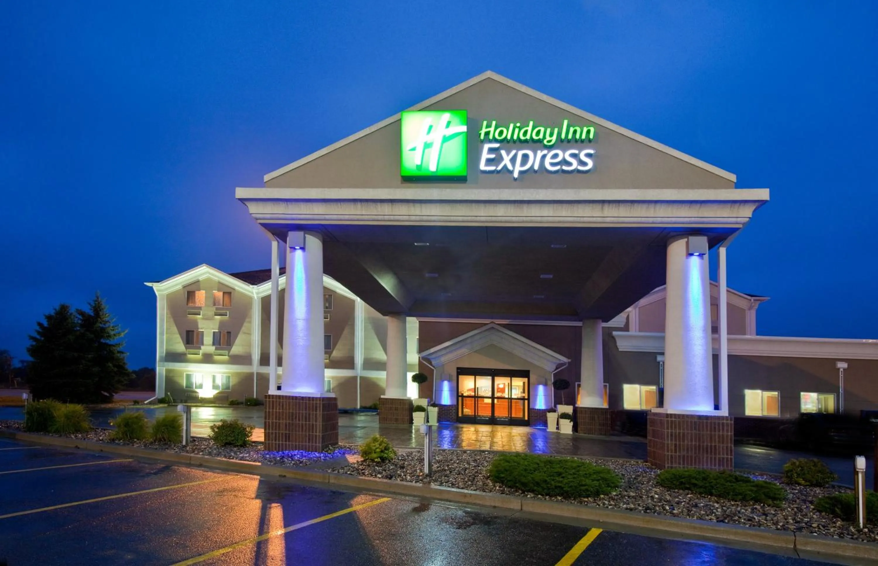 Property building in Holiday Inn Express Jamestown by IHG
