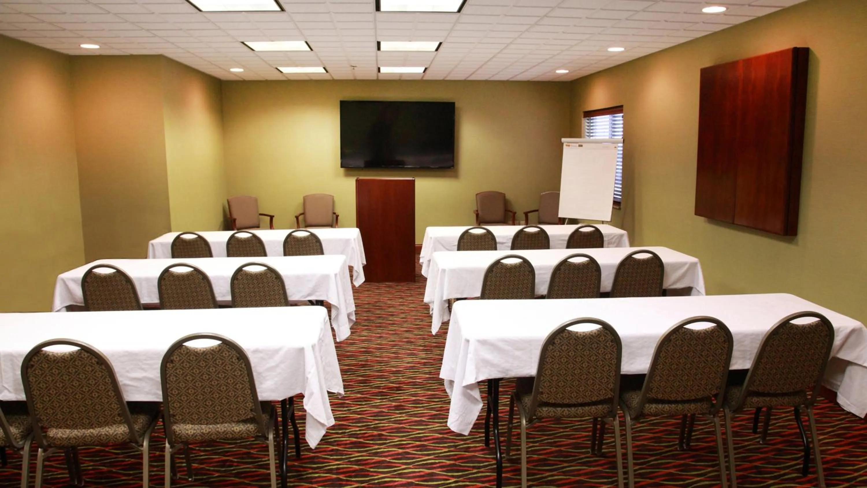 Meeting/conference room in Holiday Inn Express Jamestown by IHG
