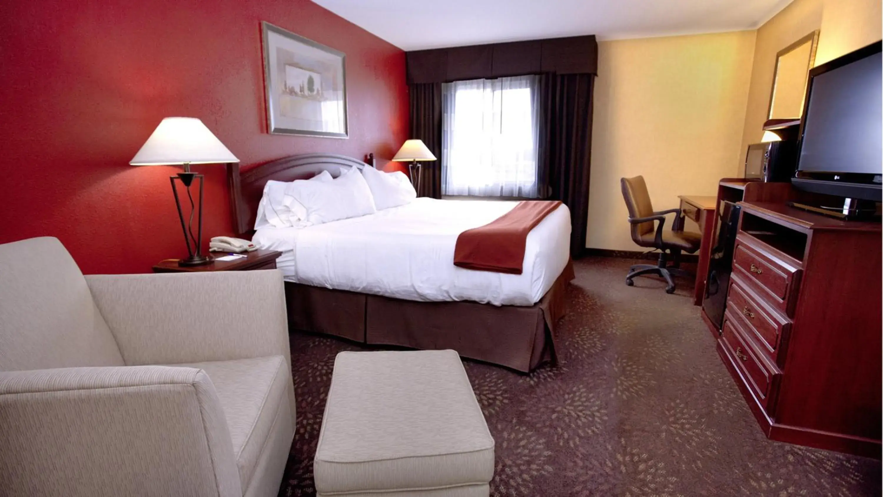 Standard King Room in Holiday Inn Express Jamestown by IHG Standard King Room in Holiday Inn Express Jamestown by IHG