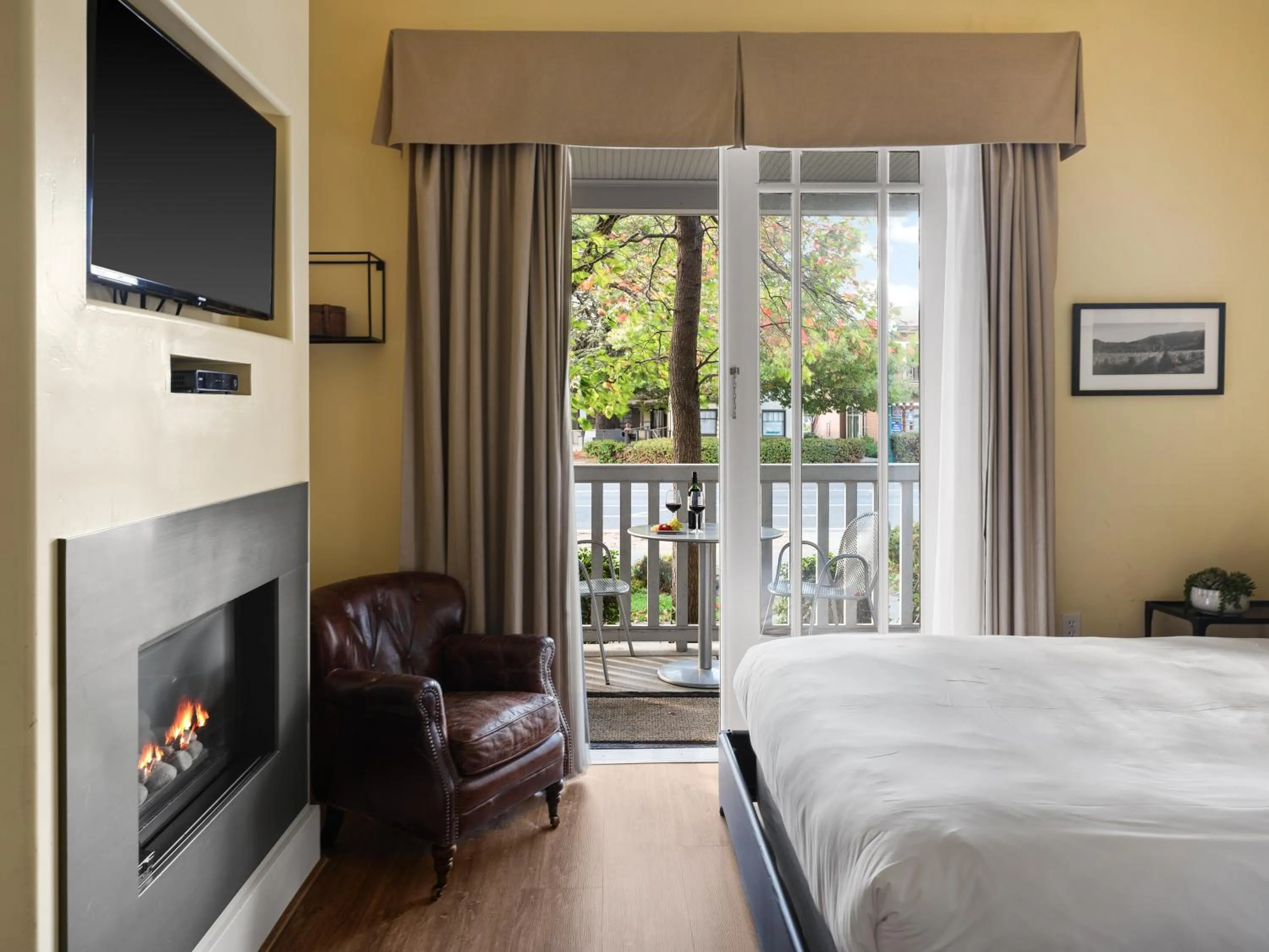 Bed in Inn at Sonoma, A Four Sisters Inn