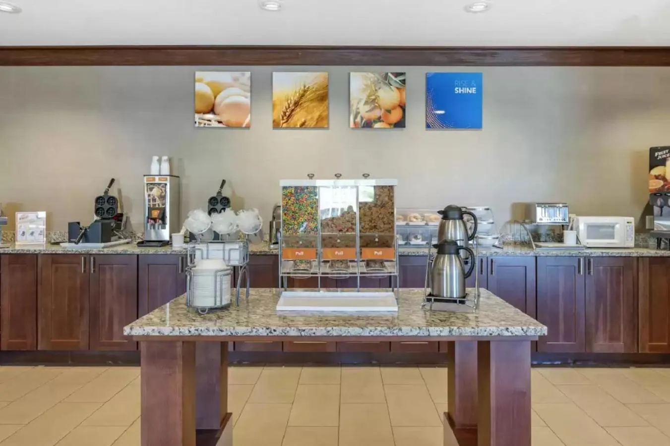 Breakfast in Comfort Inn La Porte