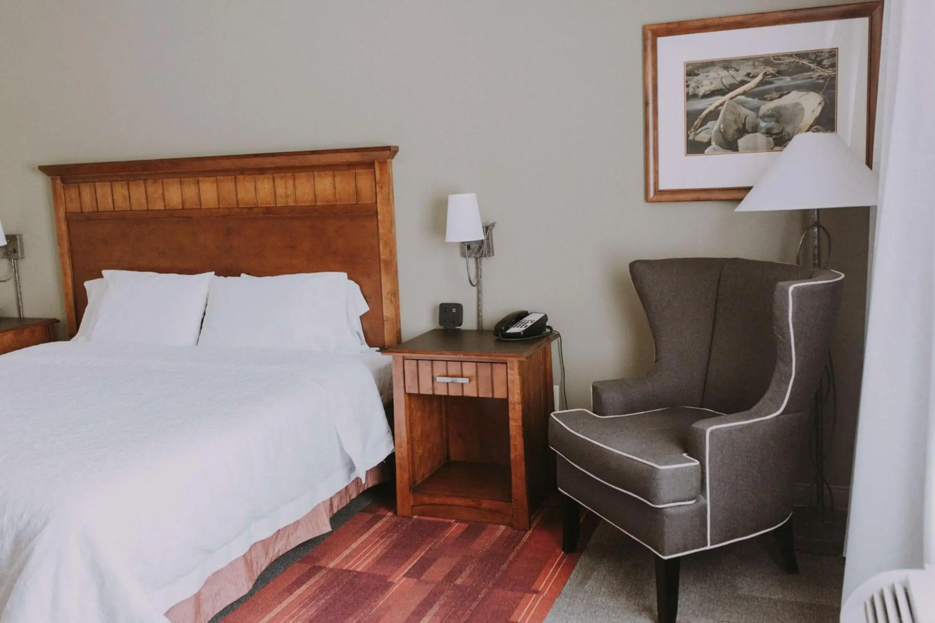 King Room with Accessible Tub - Mobility and Hearing Access/Non-Smoking in Hampton Inn & Suites Green River King Room with Accessible Tub - Mobility and Hearing Access/Non-Smoking in Hampton Inn & Suites Green River