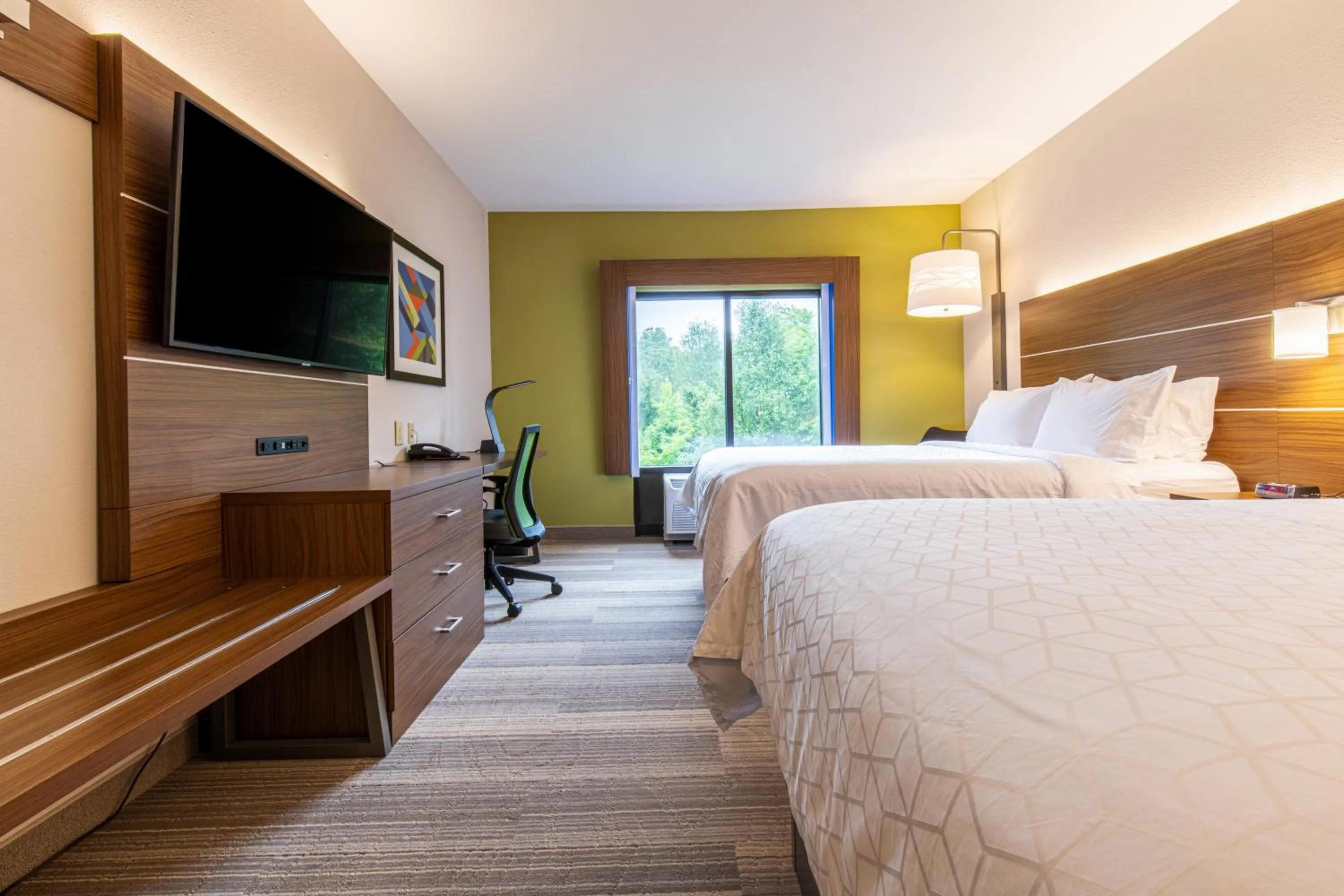 Photo of the whole room, Bed in Holiday Inn Express Johnson City by IHG
