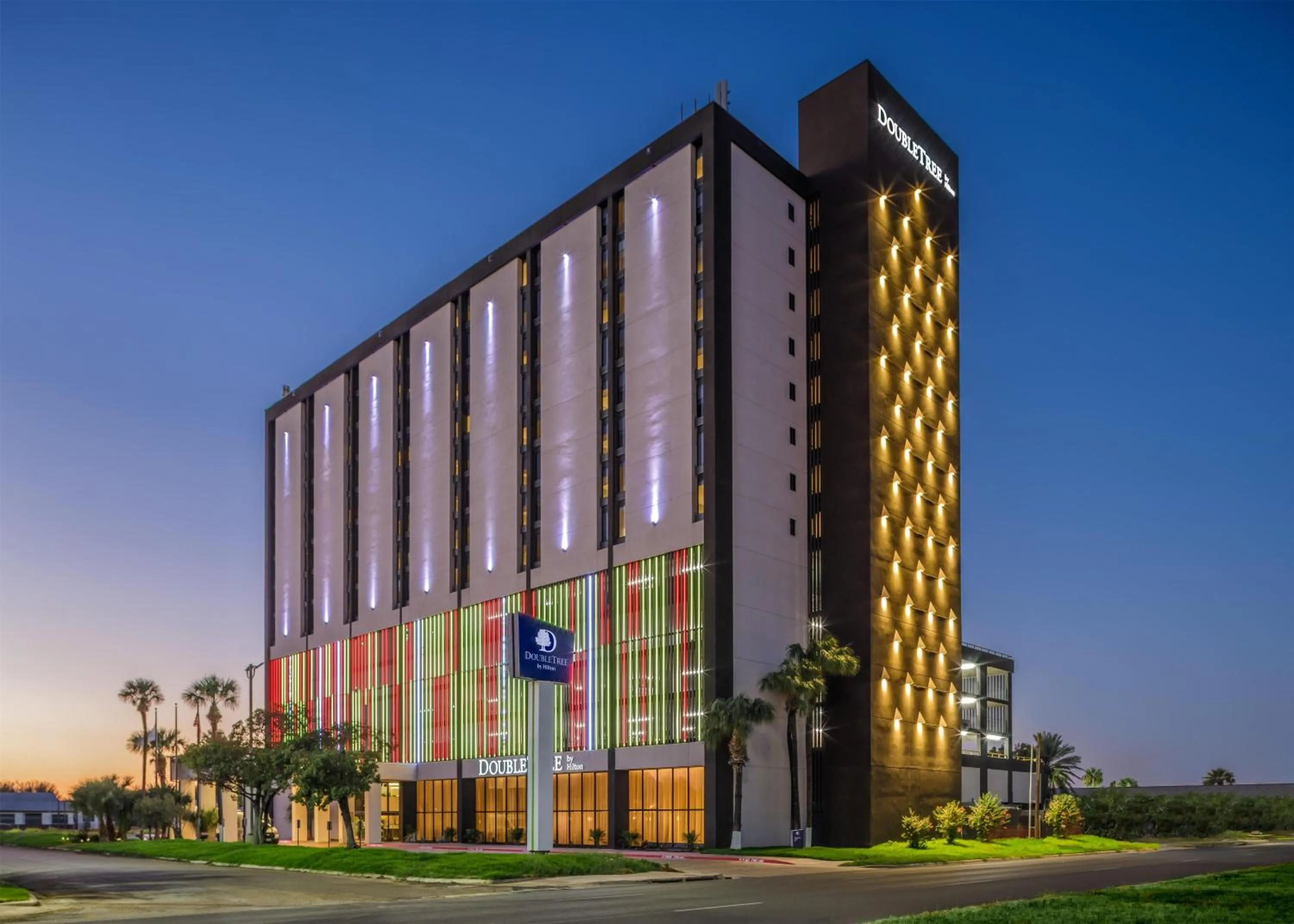 Property building in DoubleTree by Hilton Laredo