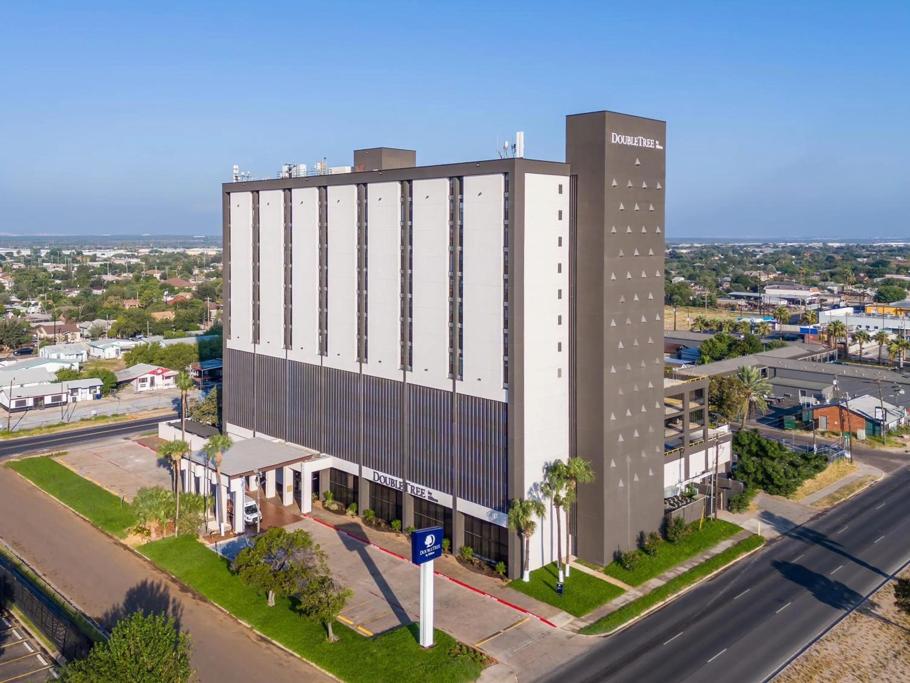 Property building in DoubleTree by Hilton Laredo