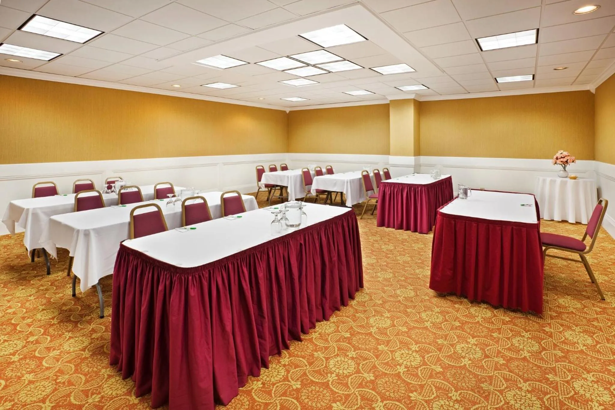 Meeting/conference room in Holiday Inn Johnson City by IHG