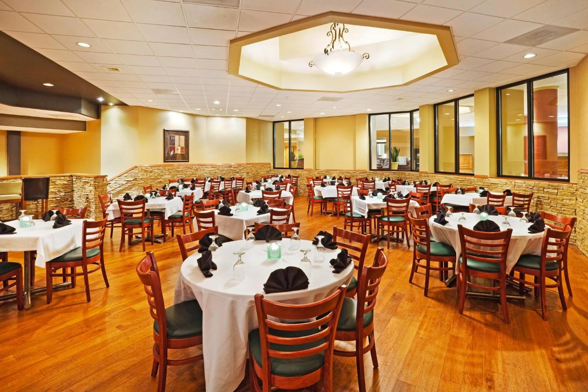 Restaurant/places to eat in Holiday Inn Johnson City by IHG