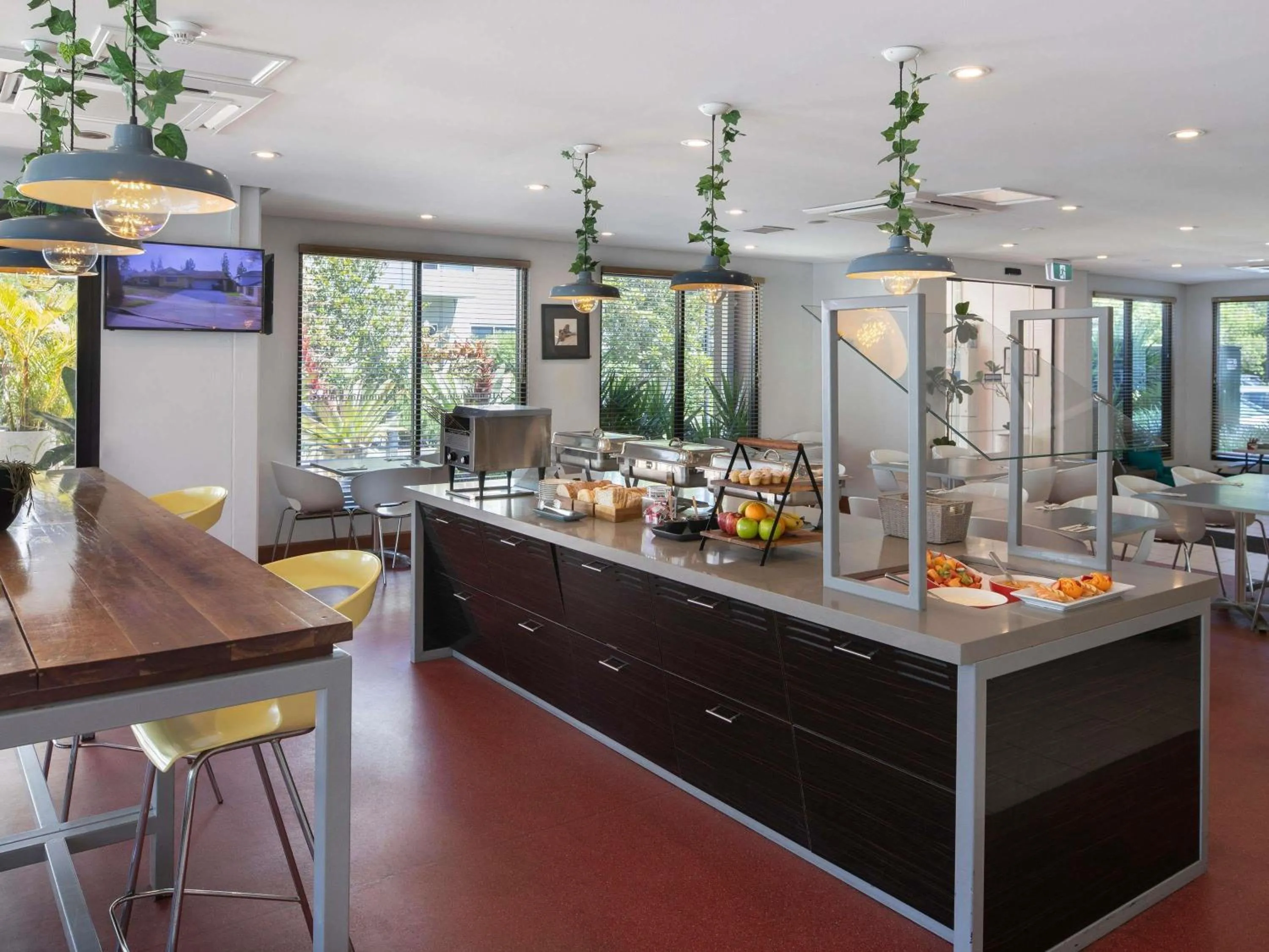 Restaurant/places to eat in ibis Newcastle