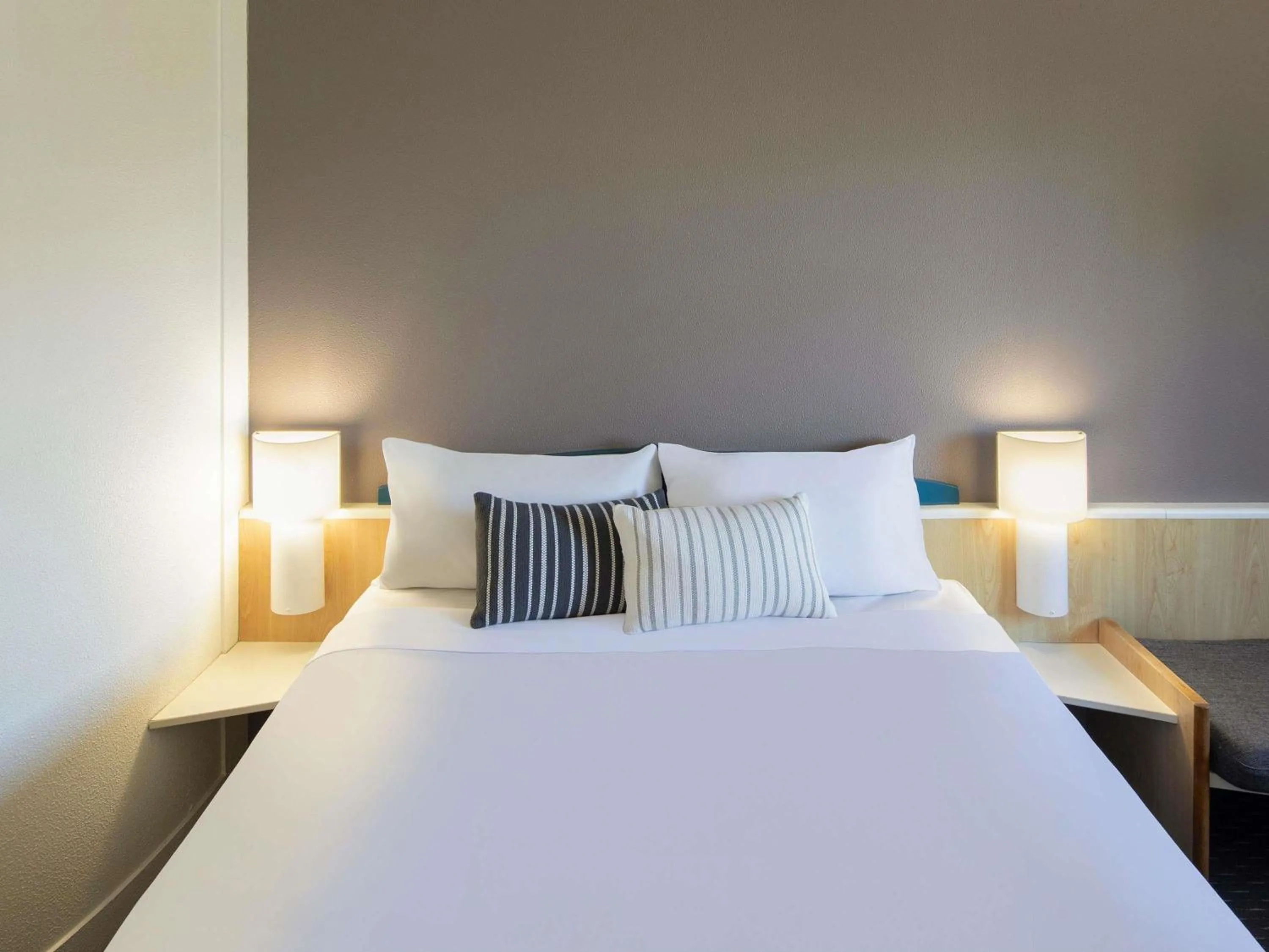 Bedroom, Bed in ibis Newcastle