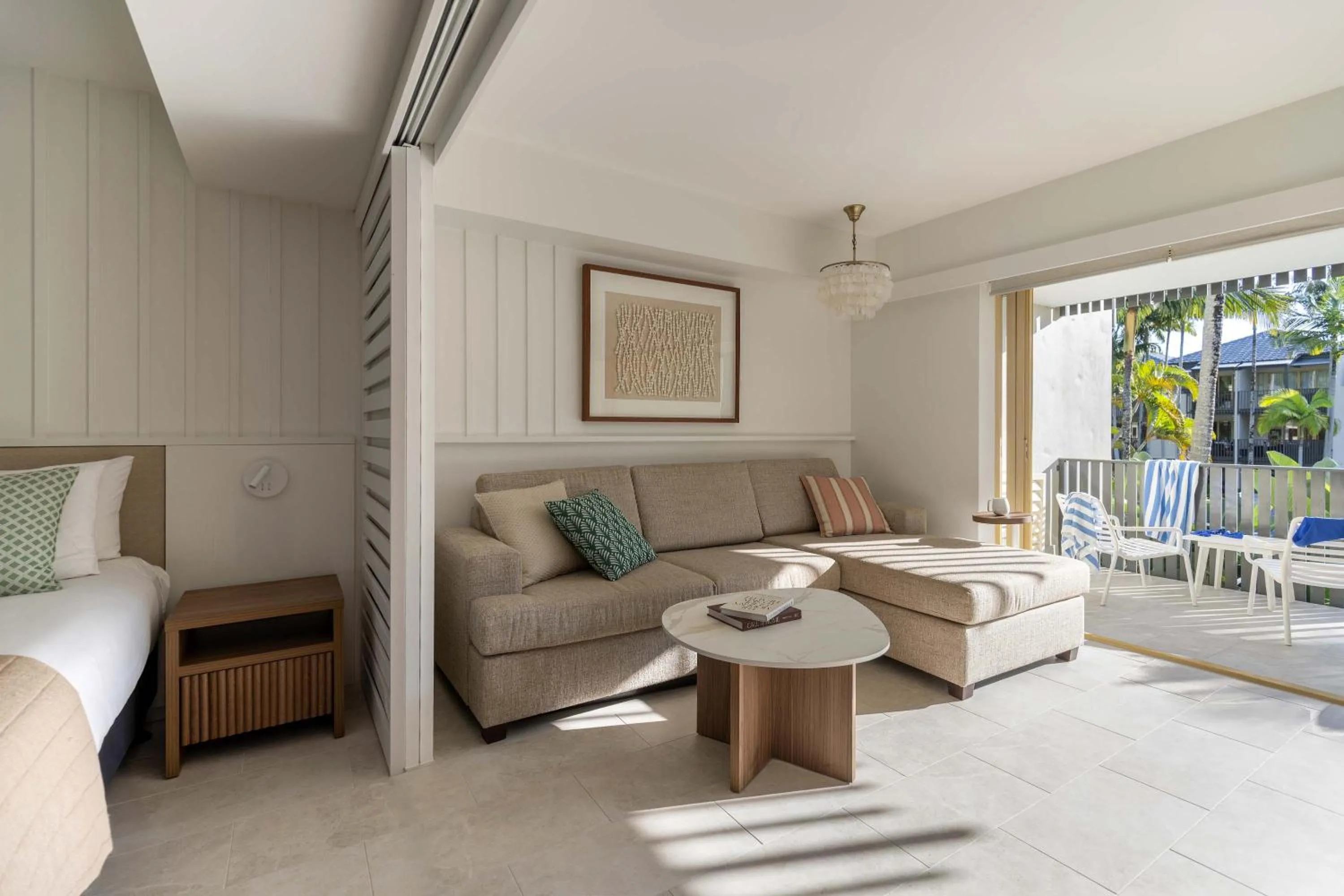 Living room, Bed in Mantra French Quarter Noosa