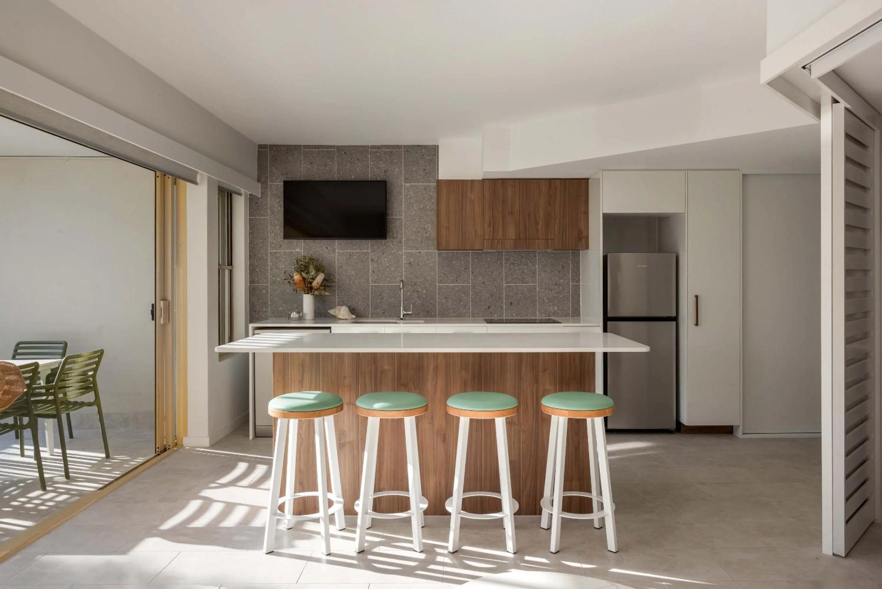 Living room in Mantra French Quarter Noosa