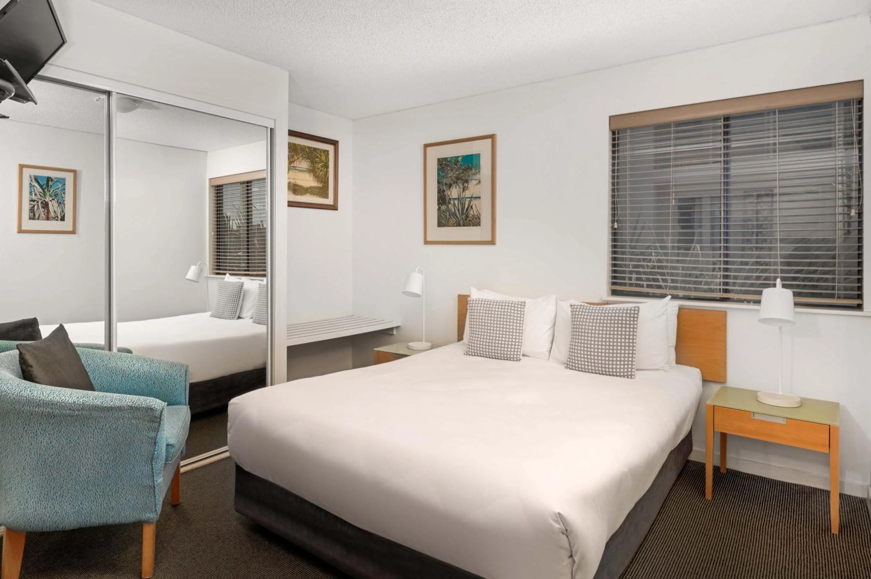 Bedroom, Bed in BreakFree Grand Pacific