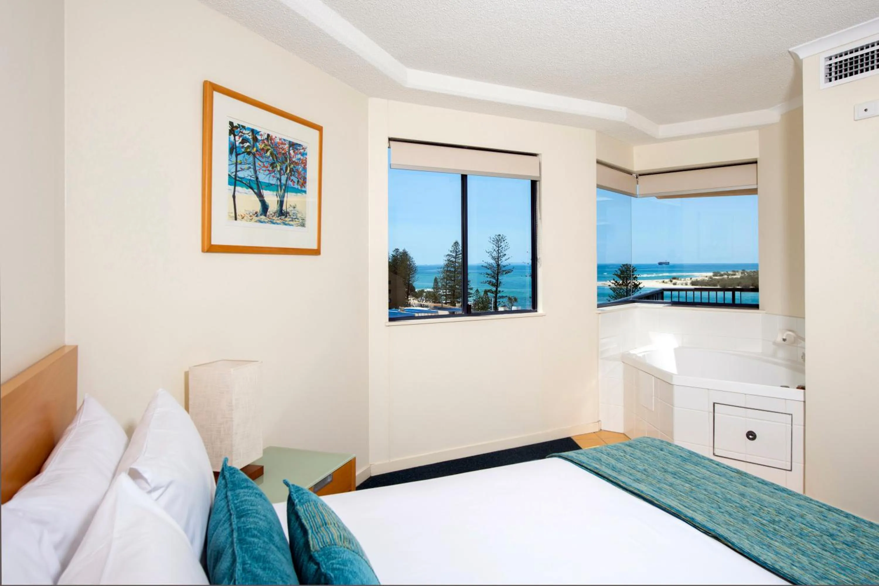 Bedroom, Bed in BreakFree Grand Pacific