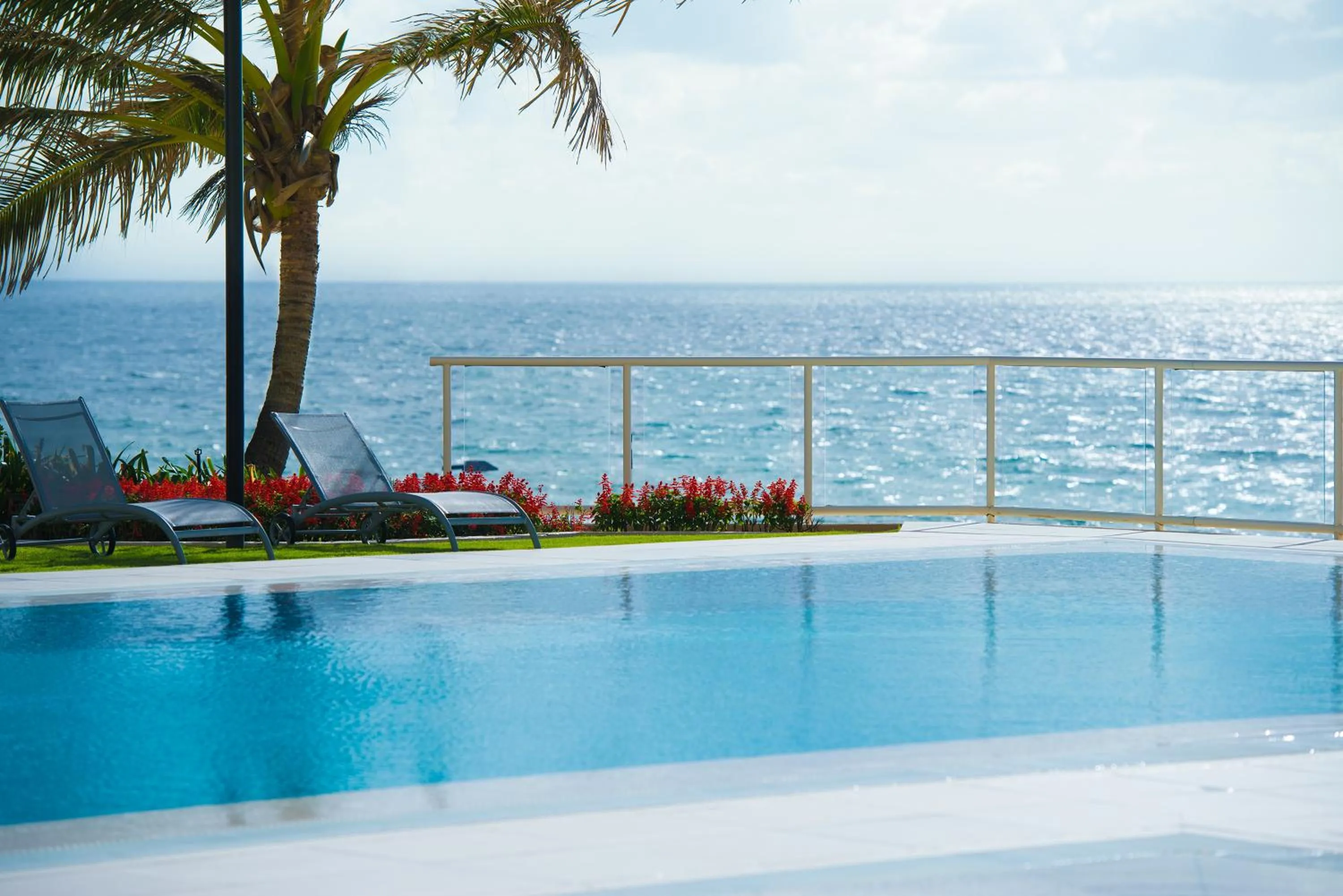 Swimming pool in Paradise Centre Apartments