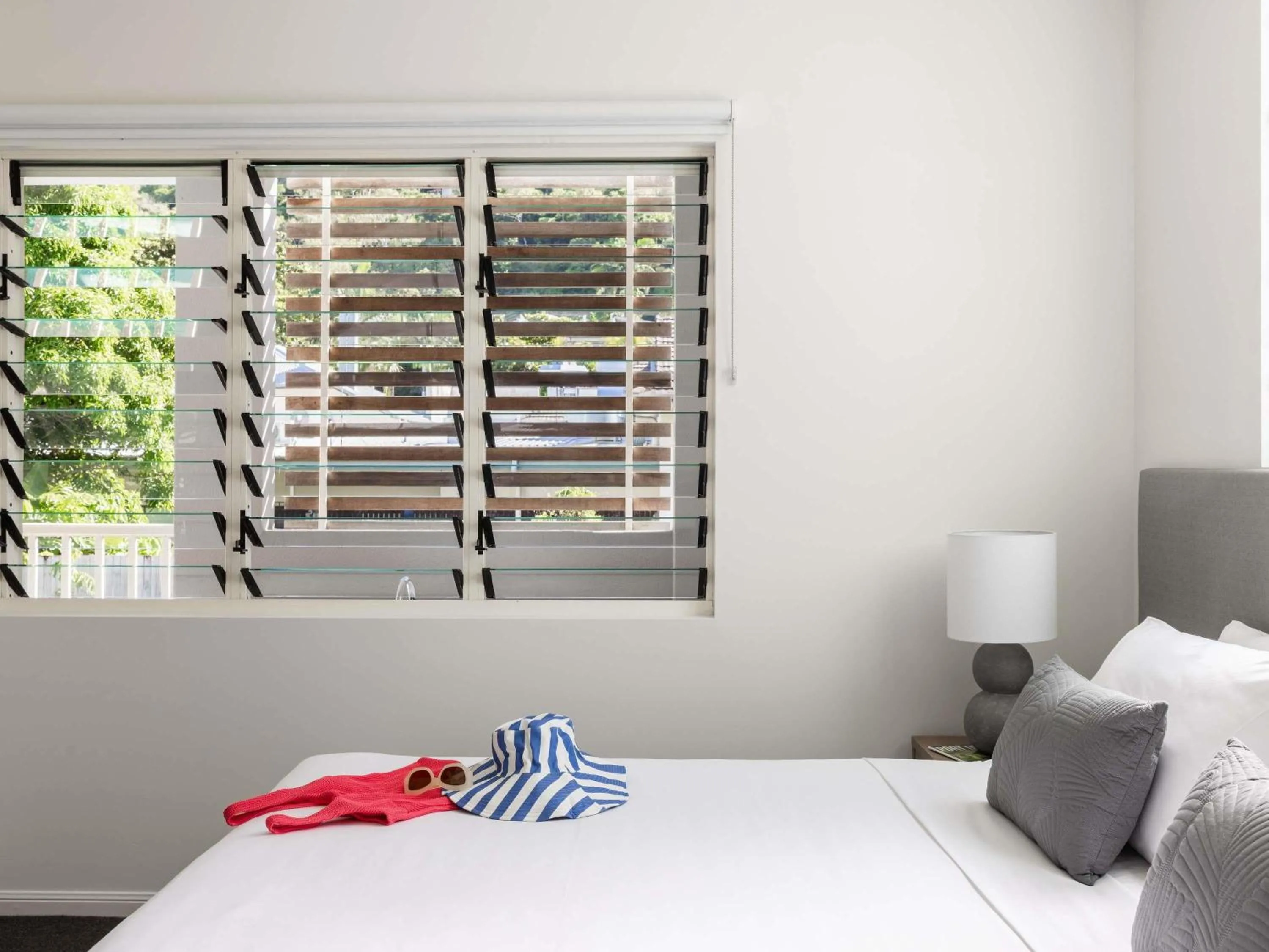 Bedroom, Bed in Mantra Aqueous on Port