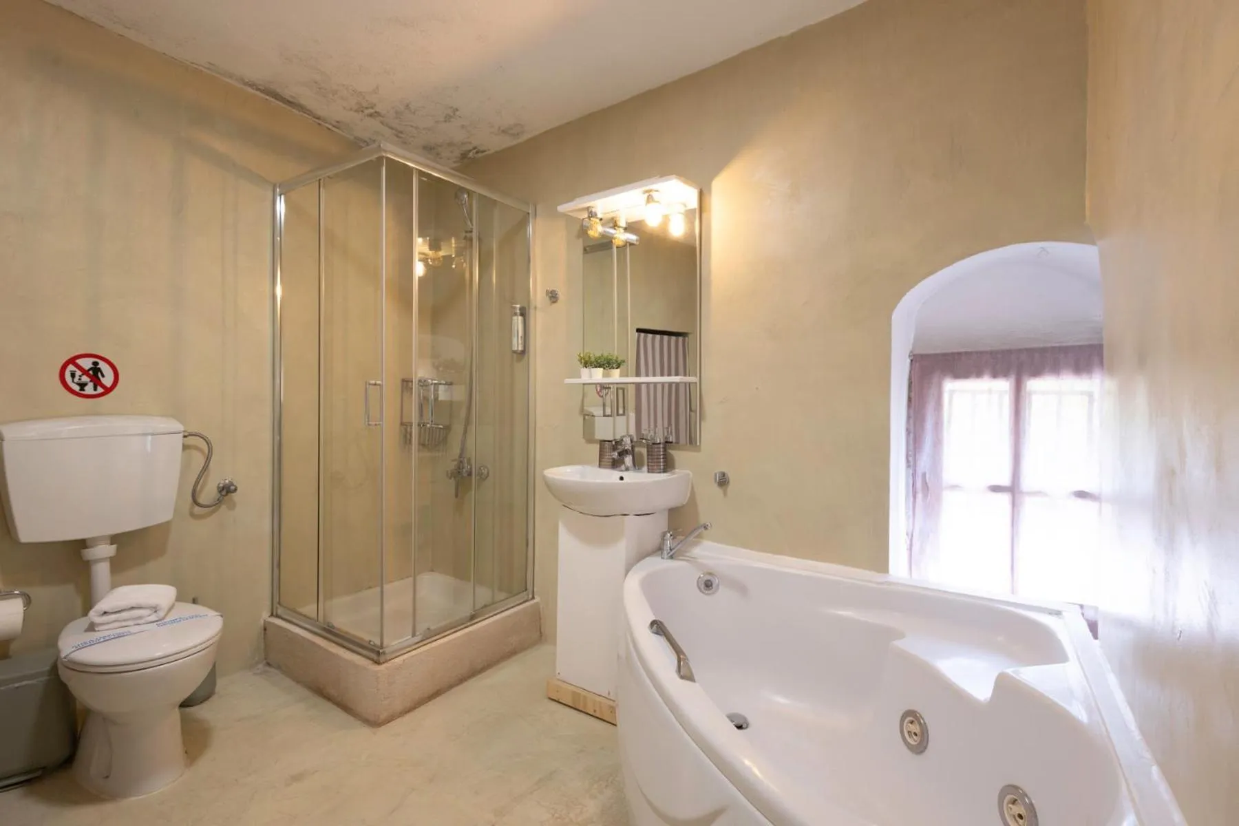 Bathroom in Sophia Areopoli Guesthouse