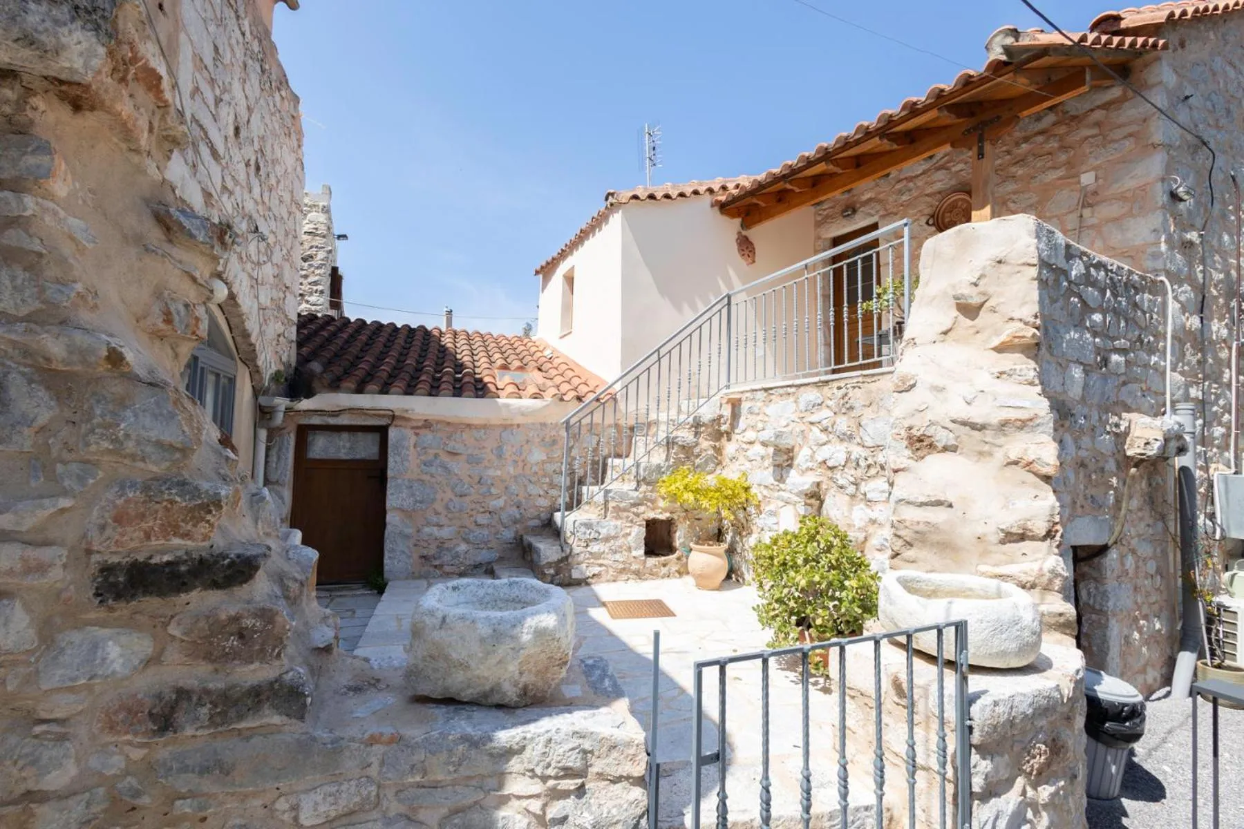 Facade/entrance in Sophia Areopoli Guesthouse