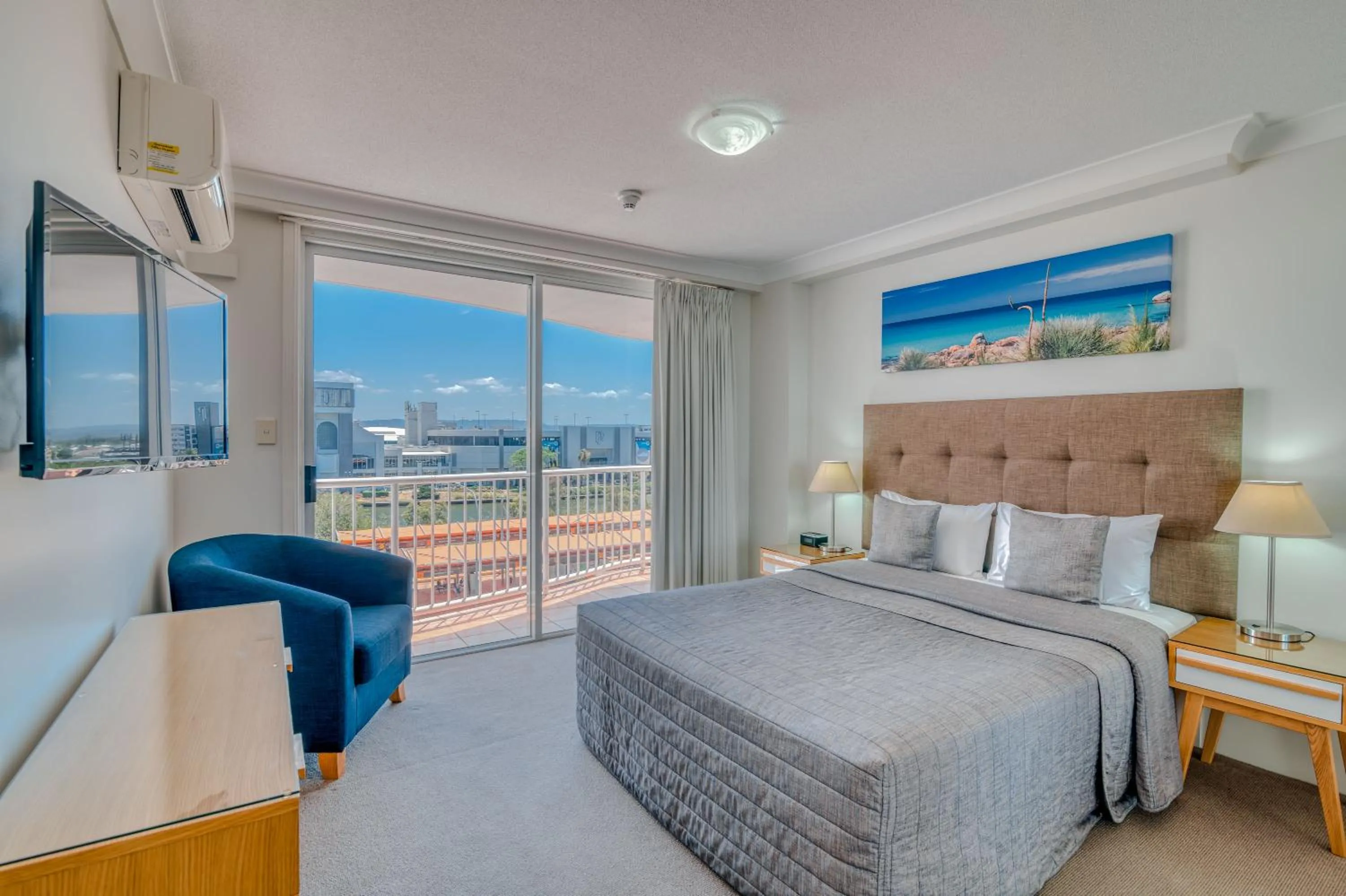 TV and multimedia, Bed in Bel Air on Broadbeach - Official