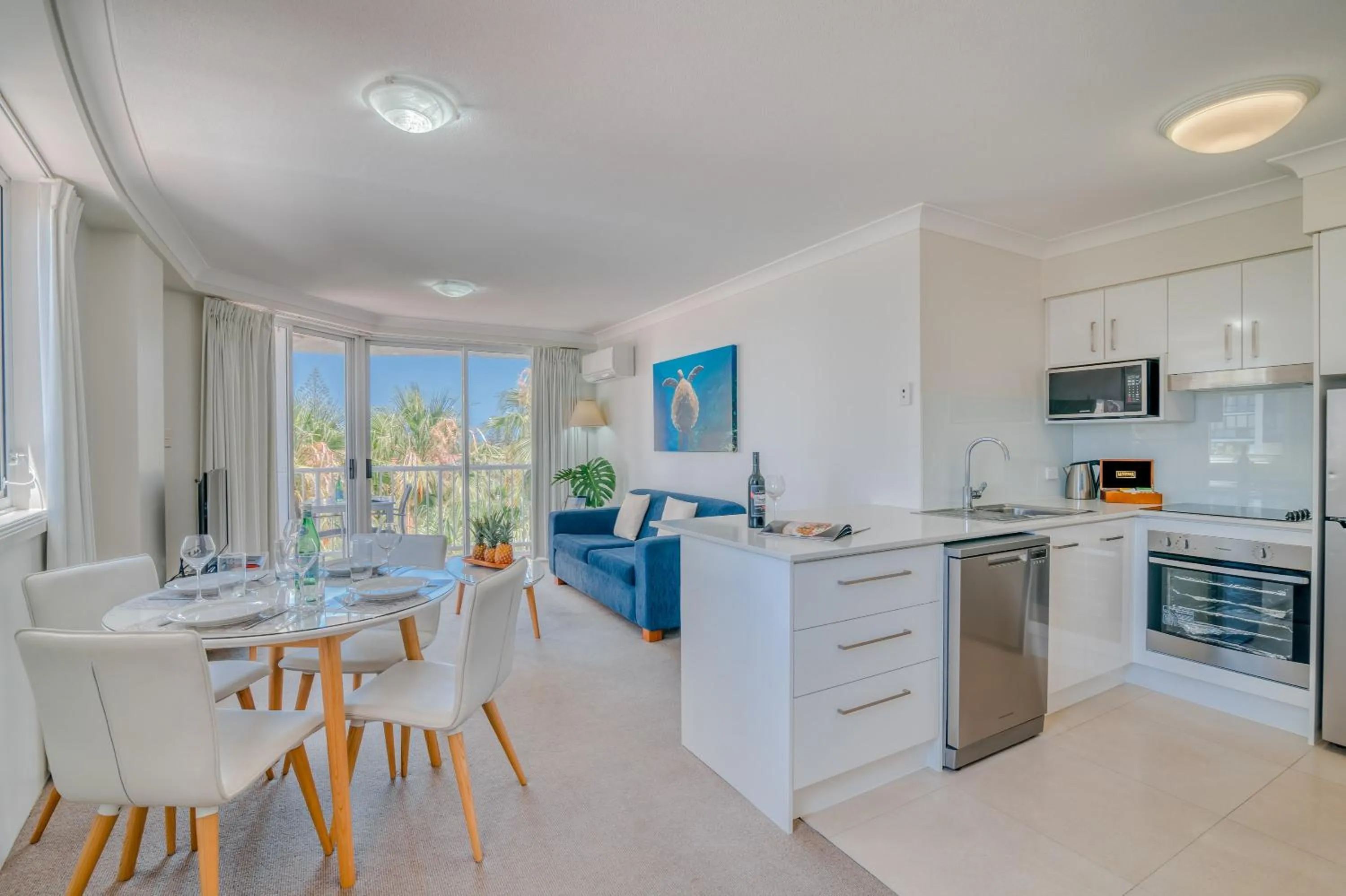 TV and multimedia in Bel Air on Broadbeach - Official