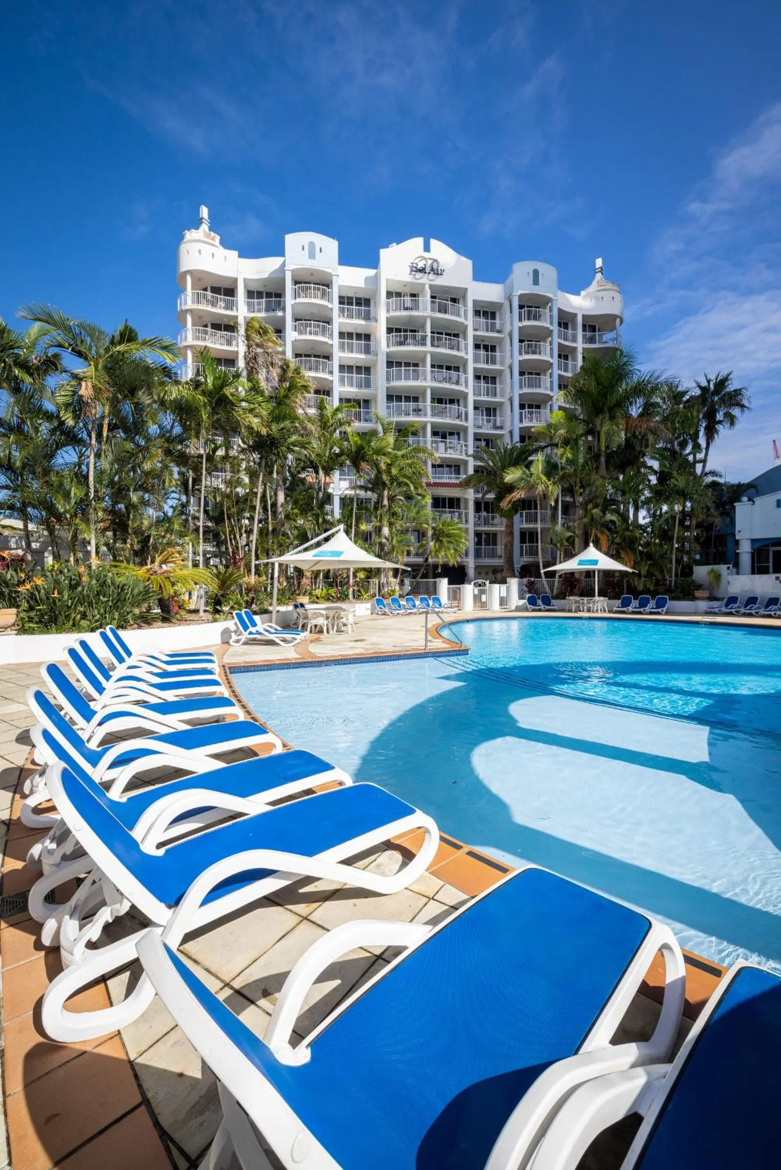 Swimming pool in Bel Air on Broadbeach - Official