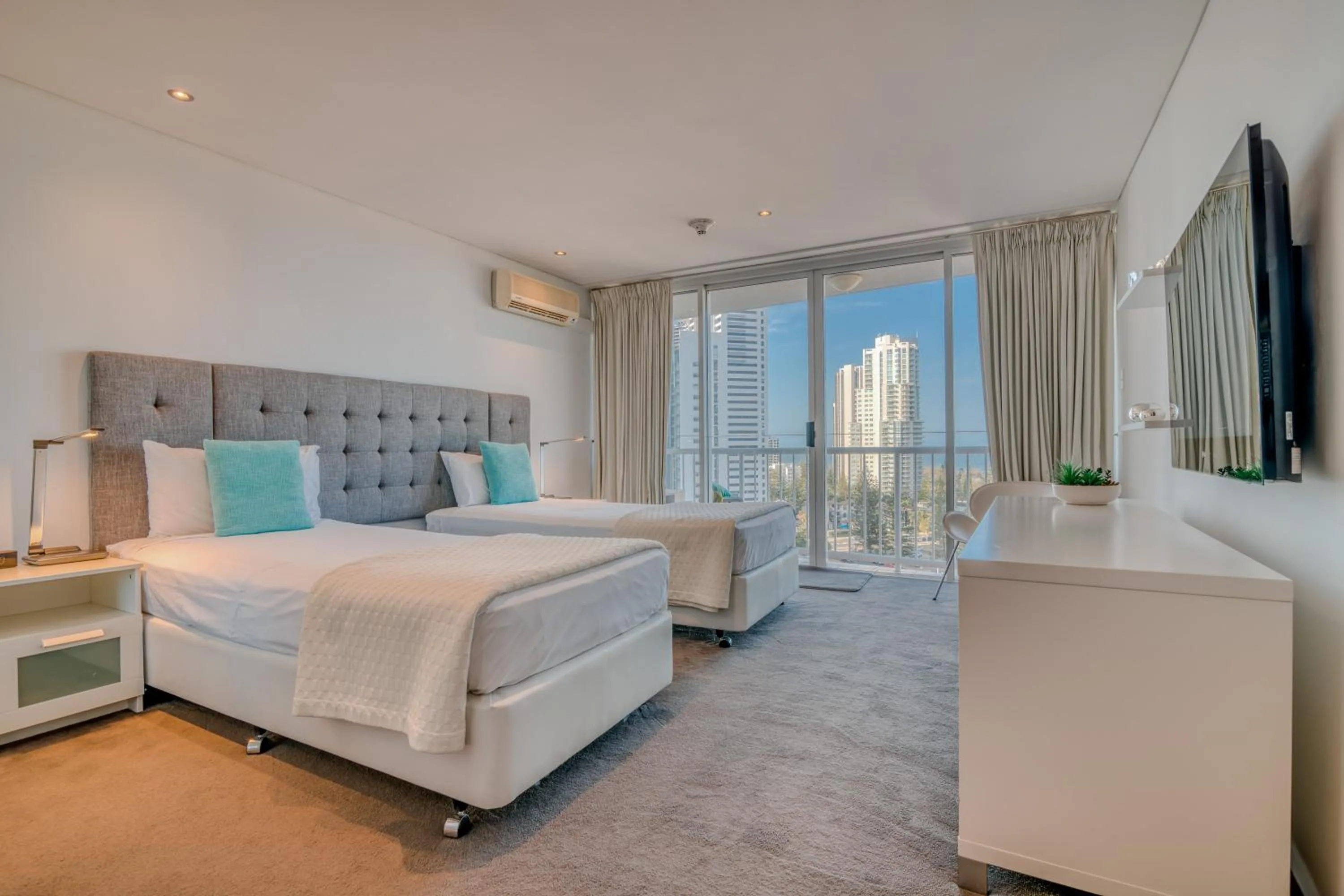 TV and multimedia, Bed in Bel Air on Broadbeach - Official
