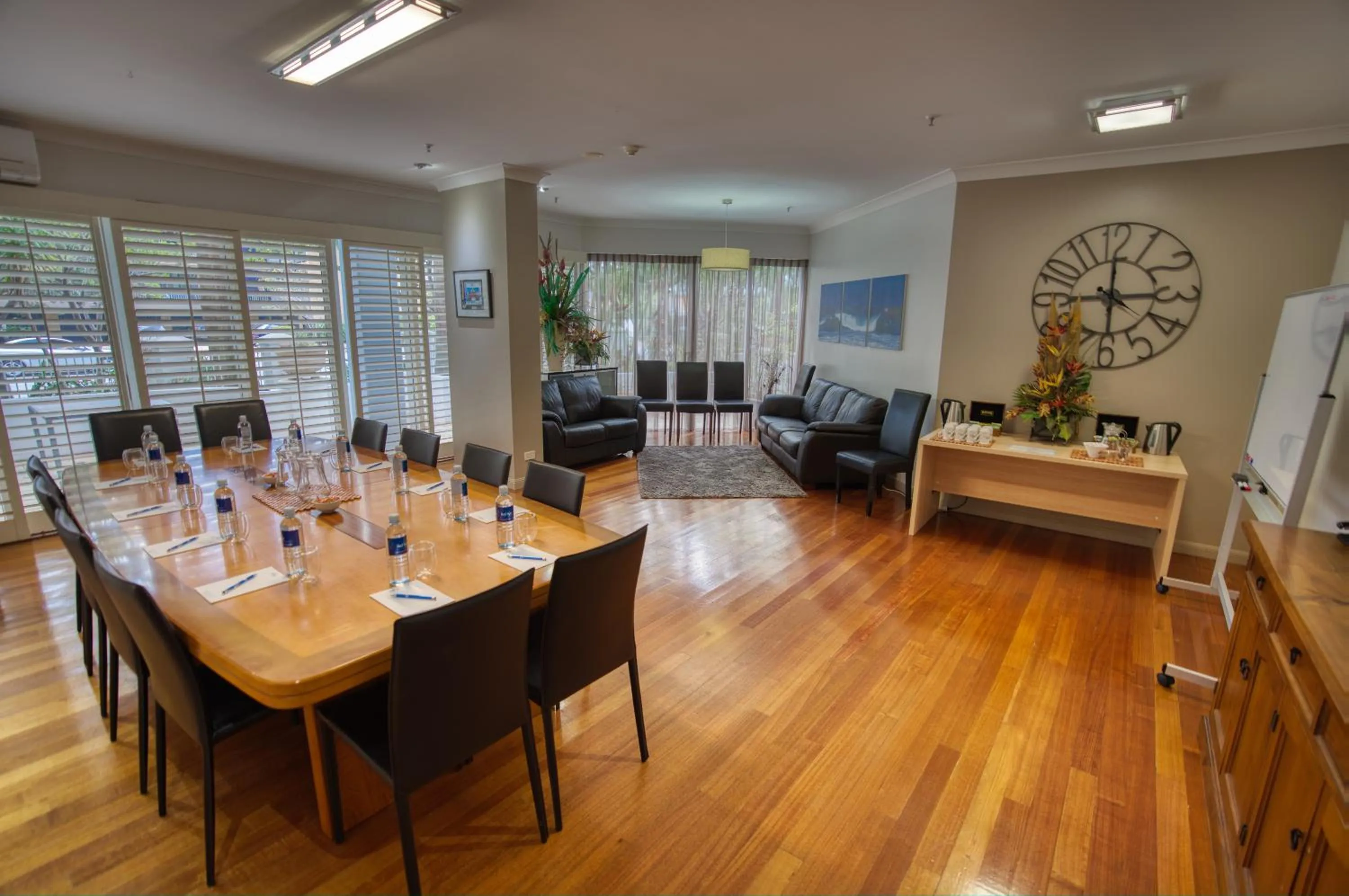 Business facilities in Bel Air on Broadbeach - Official