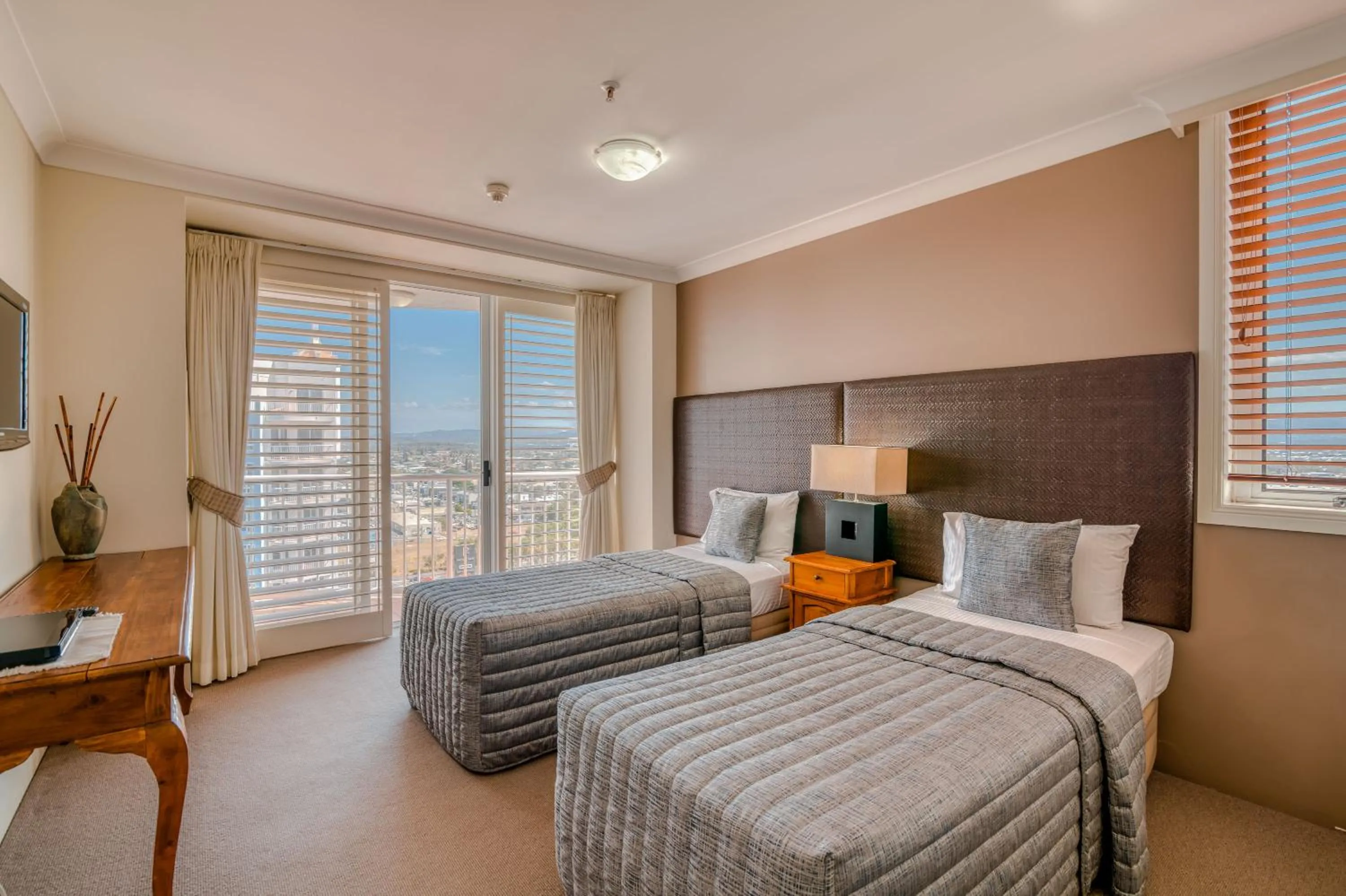 Balcony/Terrace, Bed in Bel Air on Broadbeach - Official