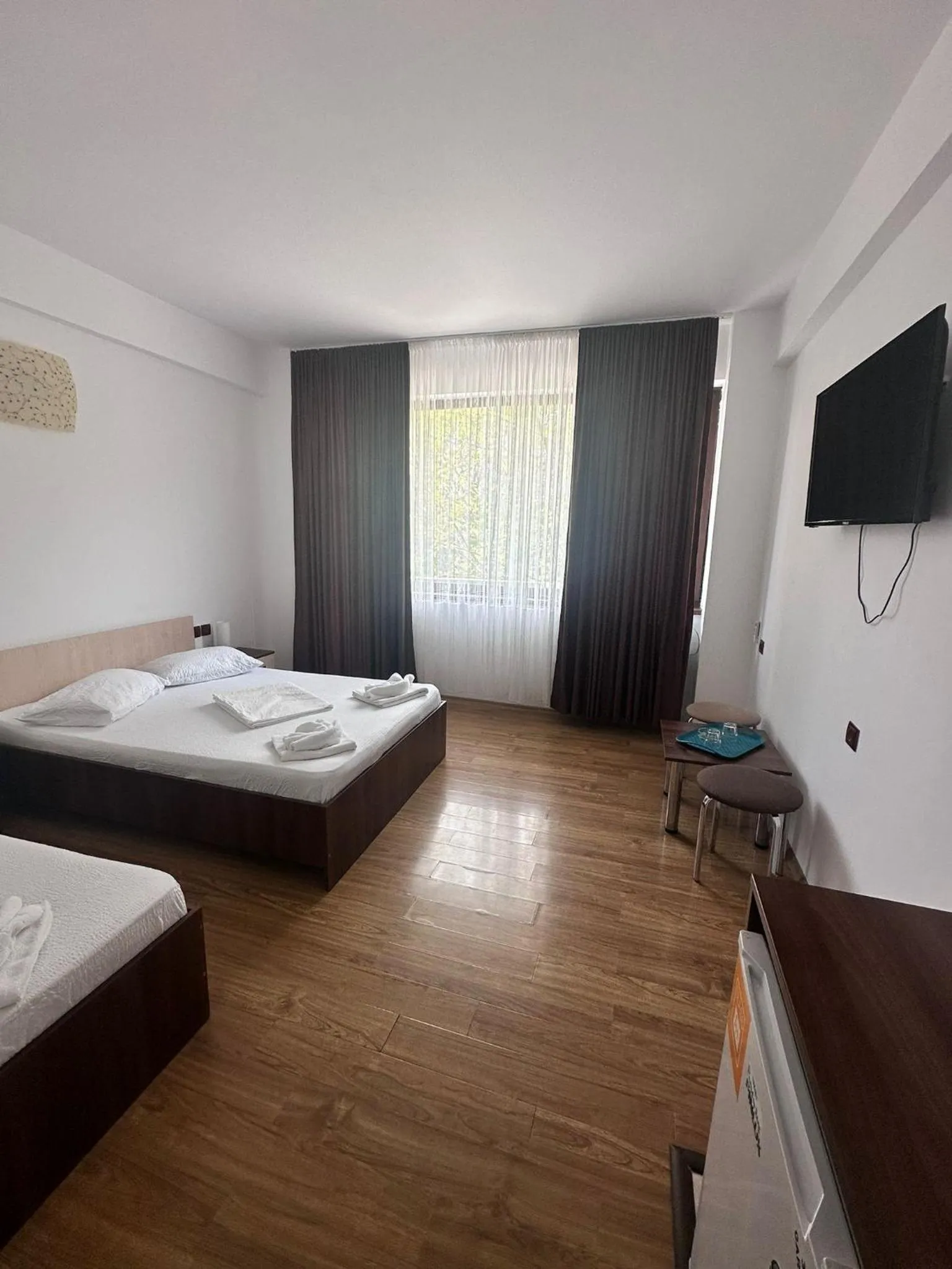 Photo of the whole room, Bed in Paradox Oituz