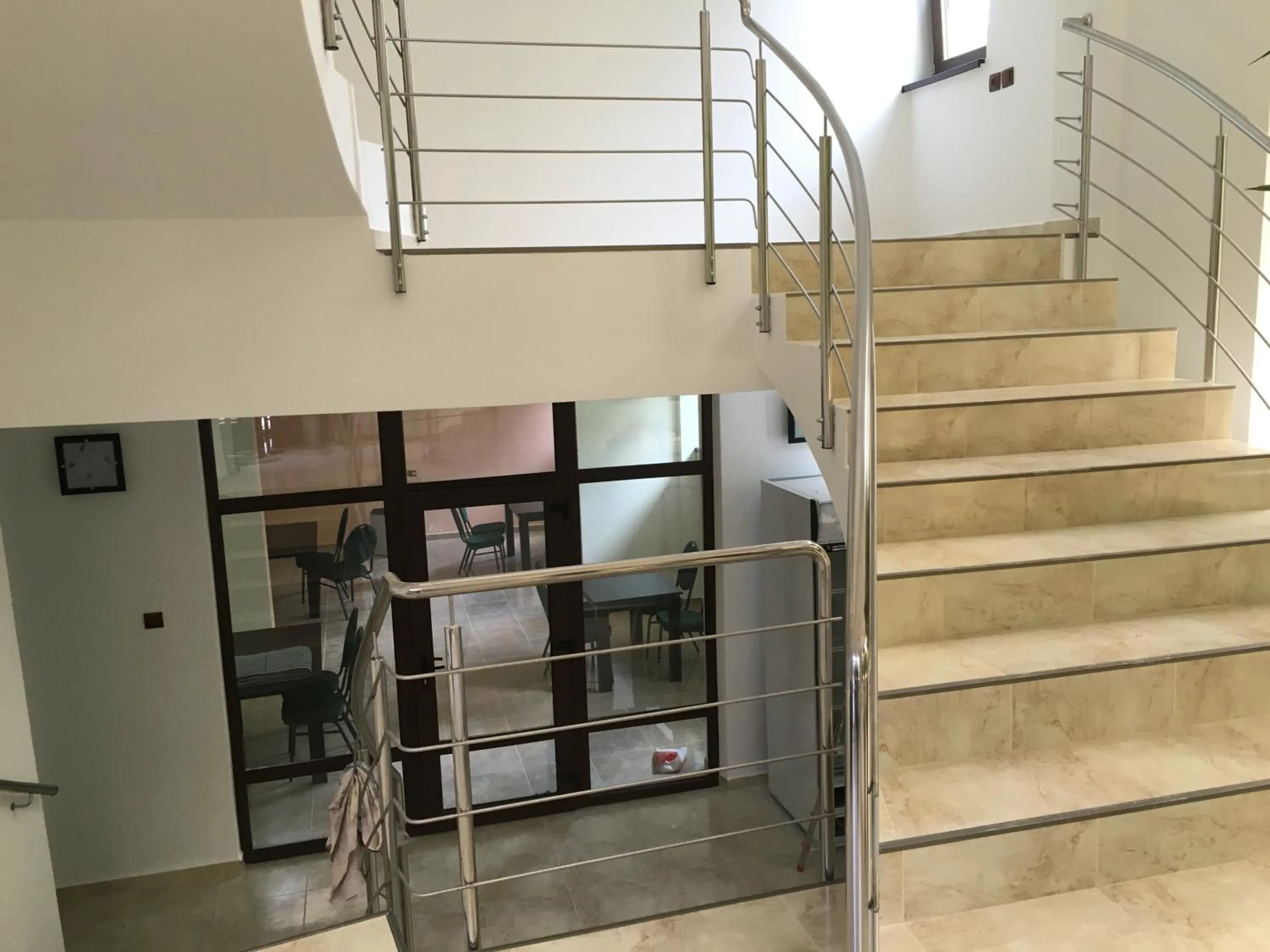 Communal lounge/ TV room in Paradox Oituz