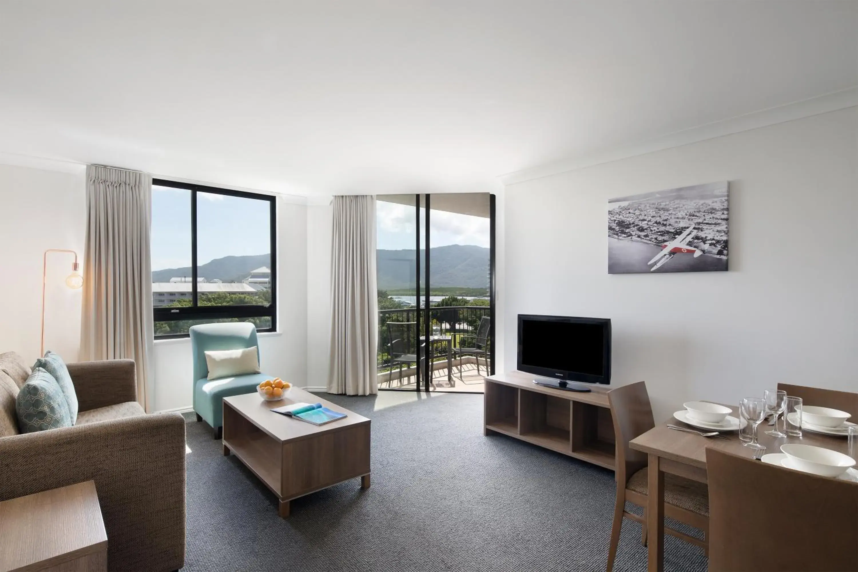 Two-Bedroom Apartment with Esplanade View - Dual Key in Mantra Esplanade Two-Bedroom Apartment with Esplanade View - Dual Key in Mantra Esplanade