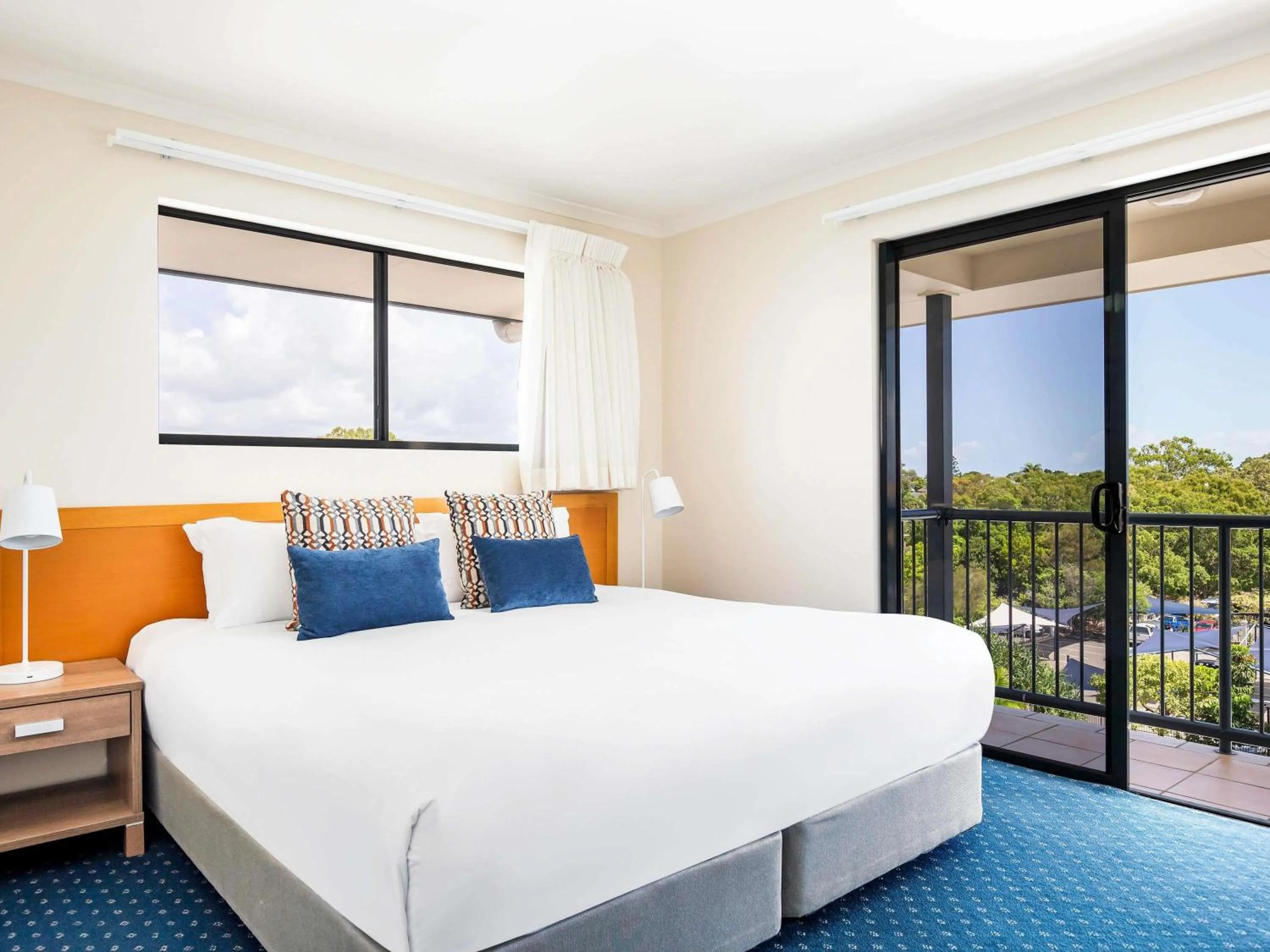 Bedroom, Bed in Mantra Hervey Bay