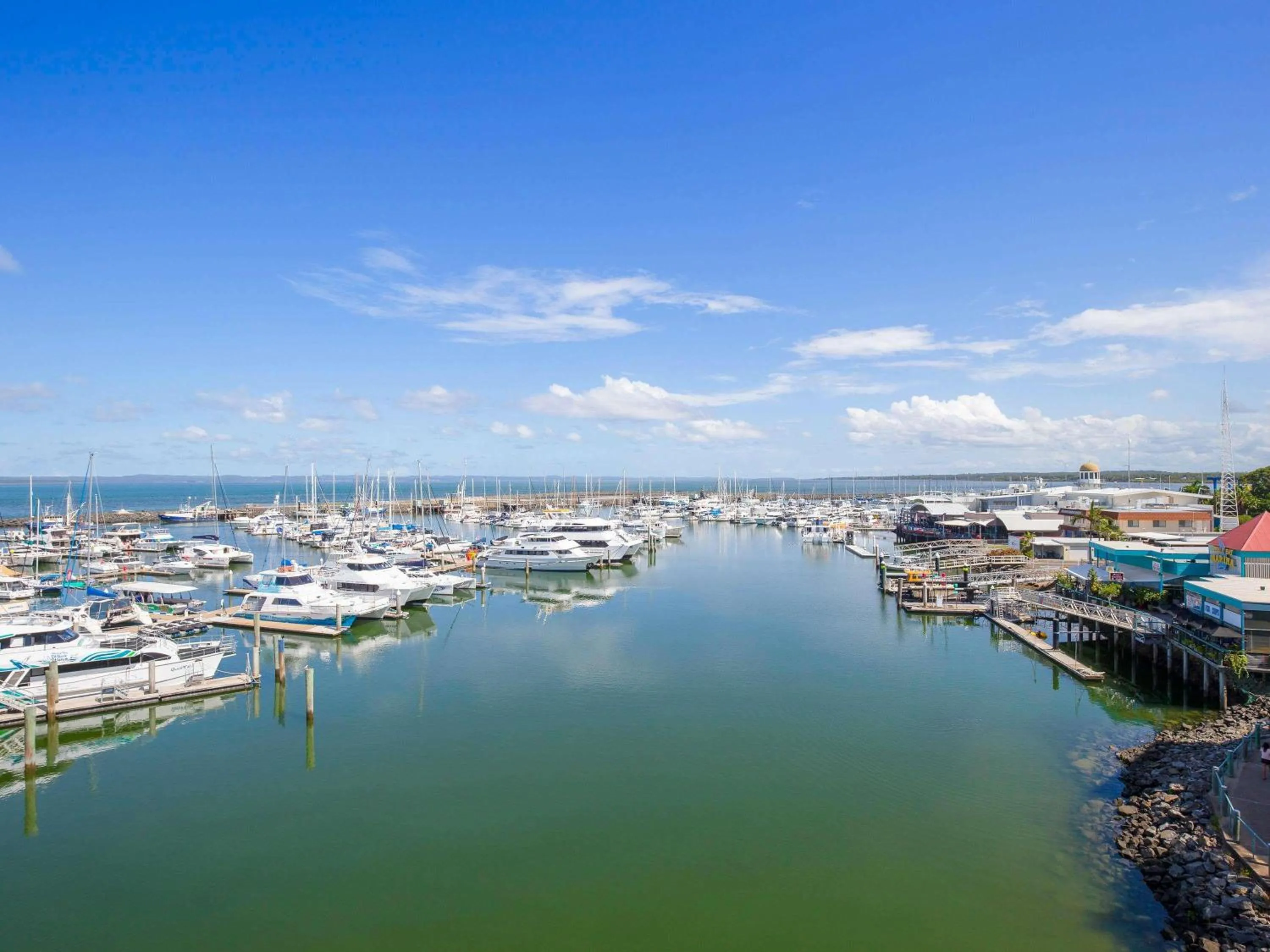 Bedroom in Mantra Hervey Bay