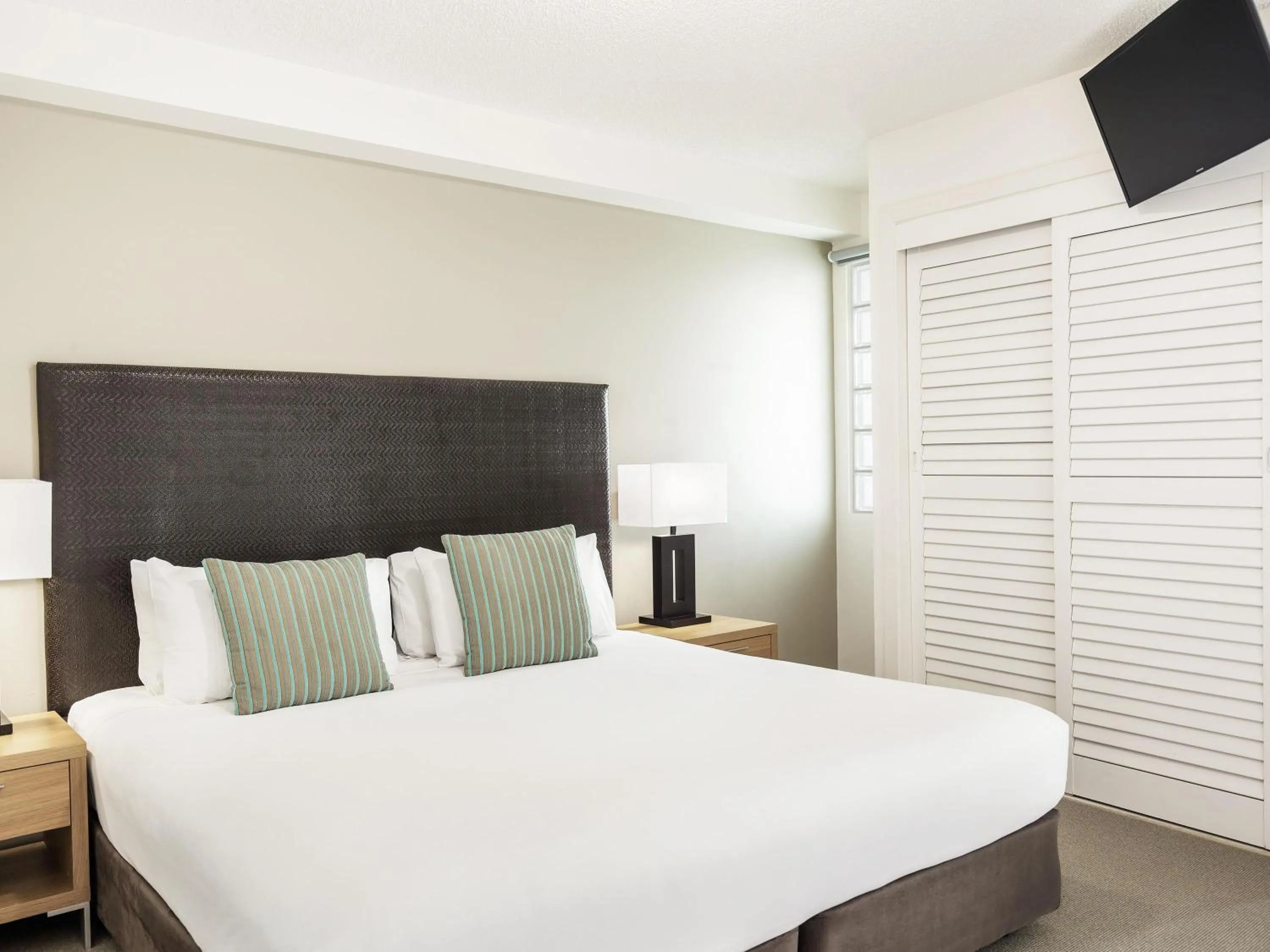 Bedroom, Bed in Mantra Mooloolaba Beach