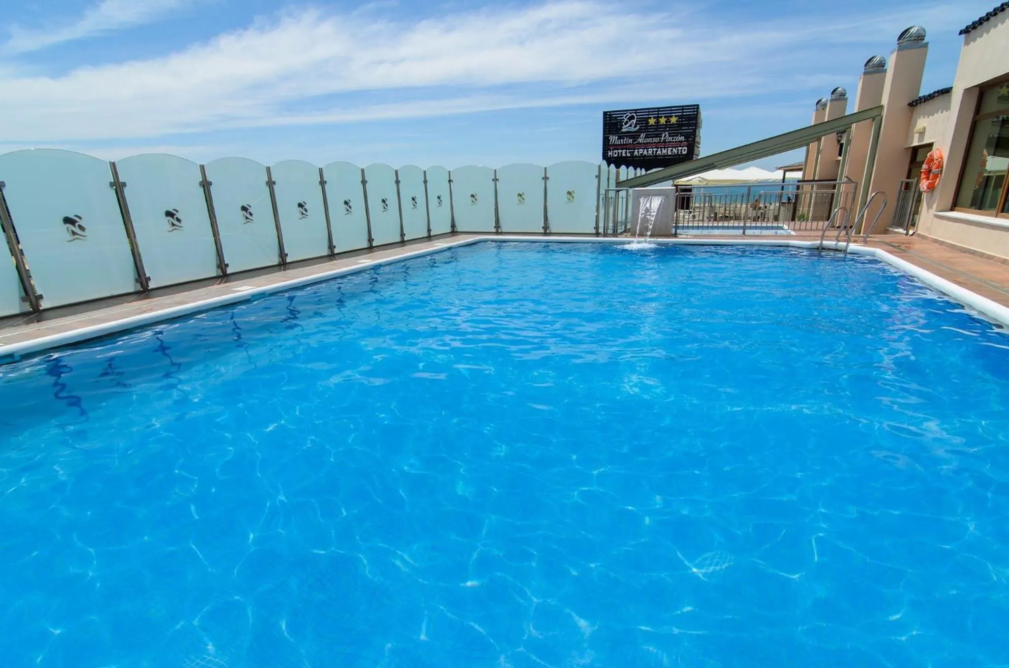 Swimming pool in Hotel Apartamento Martín Alonso Pinzón