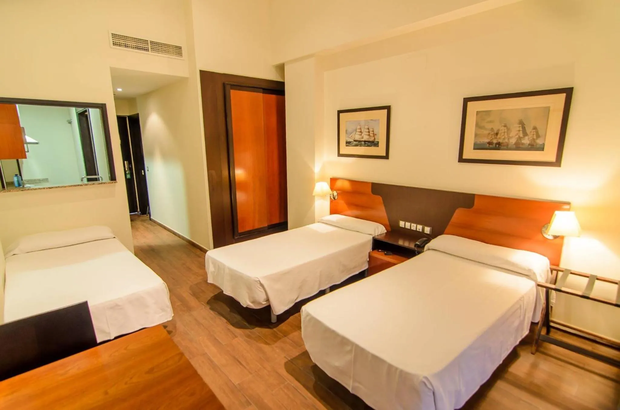 Photo of the whole room in Hotel Apartamento Martín Alonso Pinzón