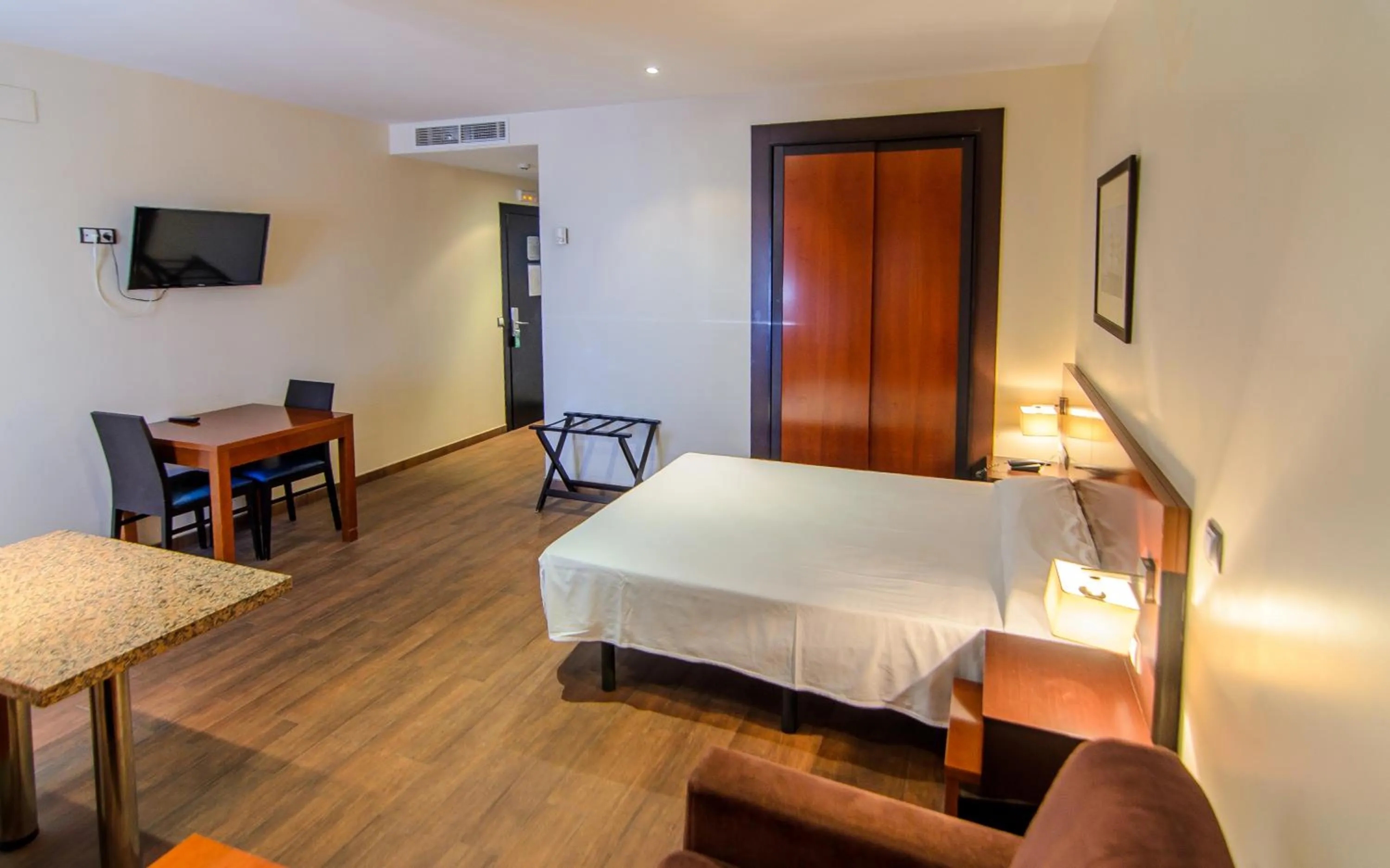 Photo of the whole room in Hotel Apartamento Martín Alonso Pinzón