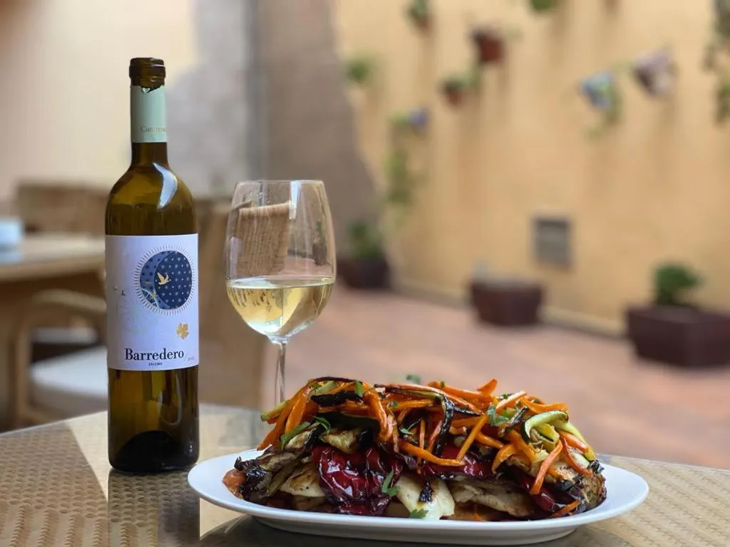 Restaurant/places to eat in Hotel Apartamento Martín Alonso Pinzón