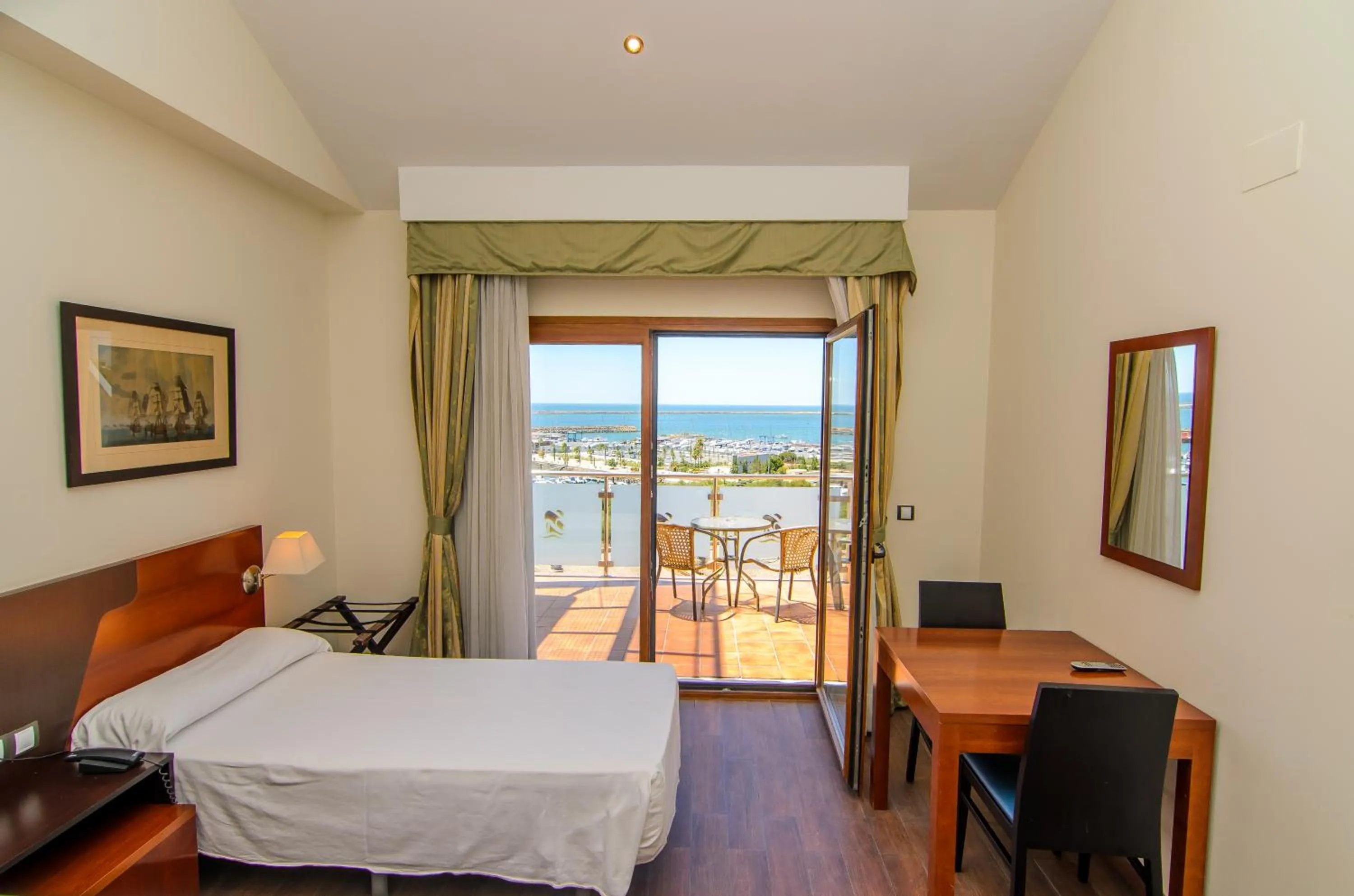 Photo of the whole room in Hotel Apartamento Martín Alonso Pinzón