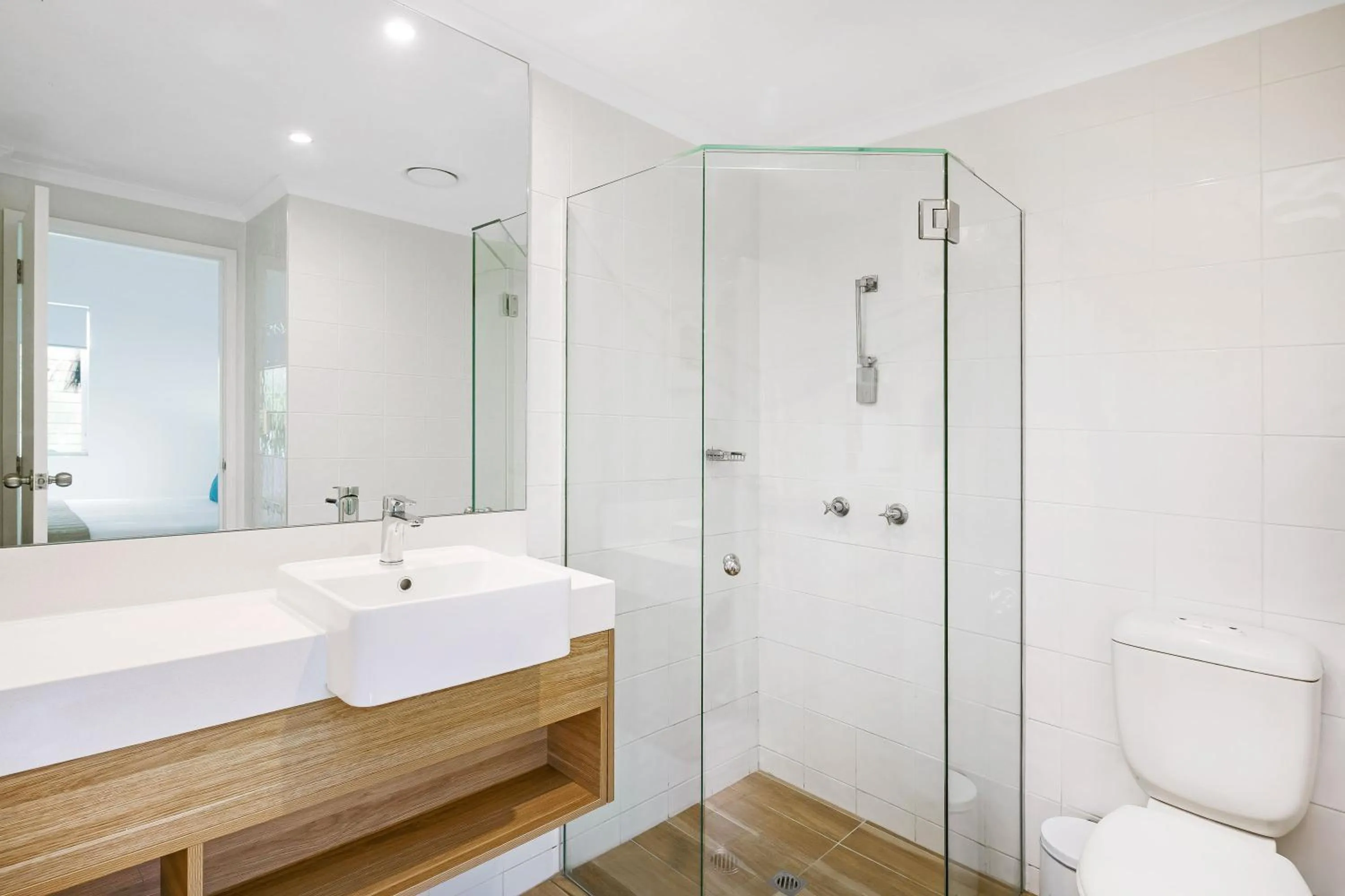 Shower in Mantra PortSea