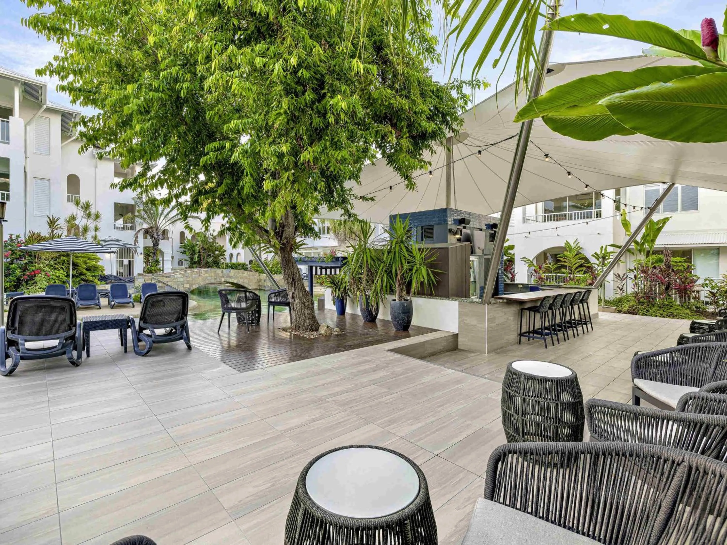 Lounge or bar in Mantra PortSea