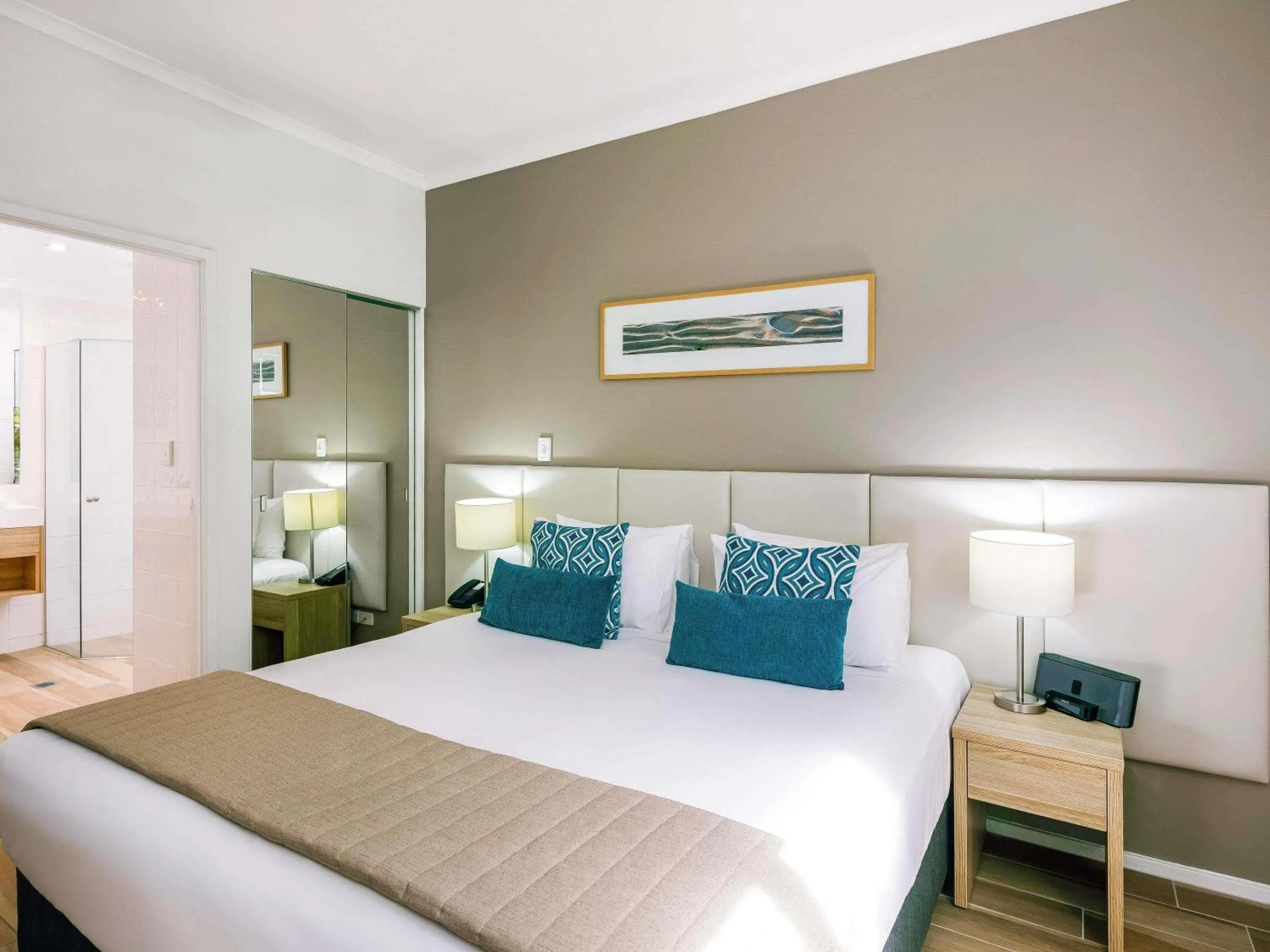 Property building, Bed in Mantra PortSea