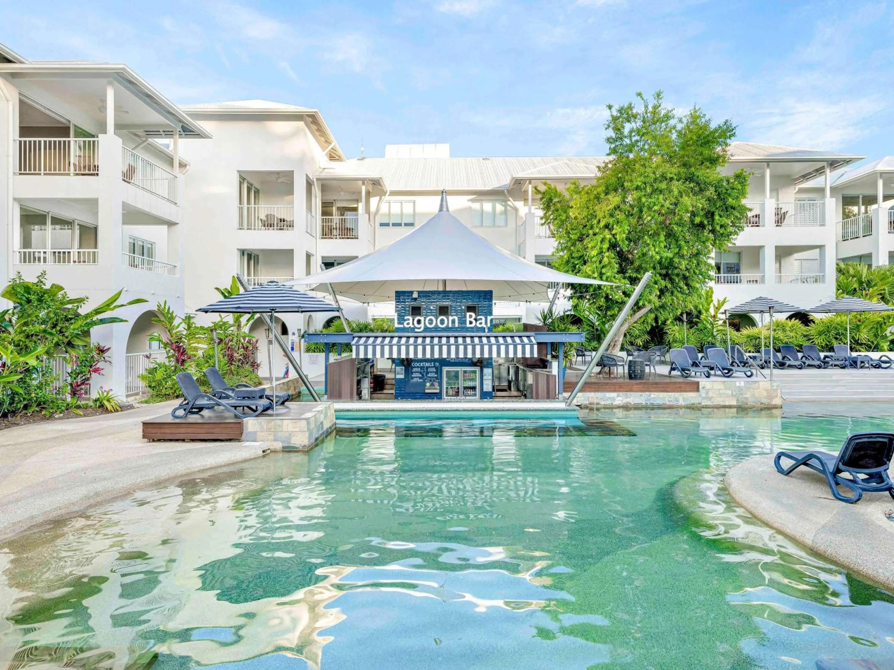 Lounge or bar in Mantra PortSea