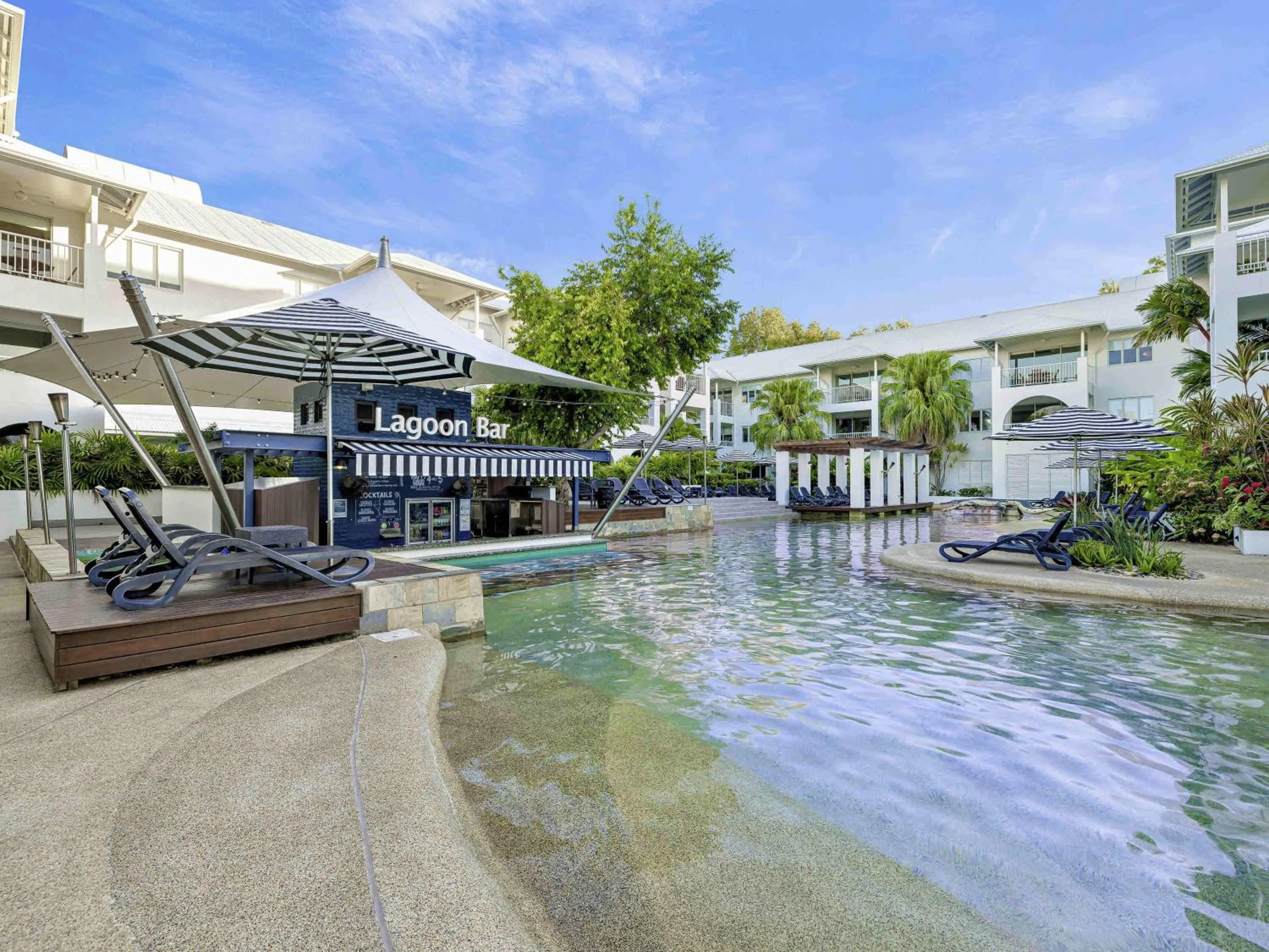 Lounge or bar in Mantra PortSea