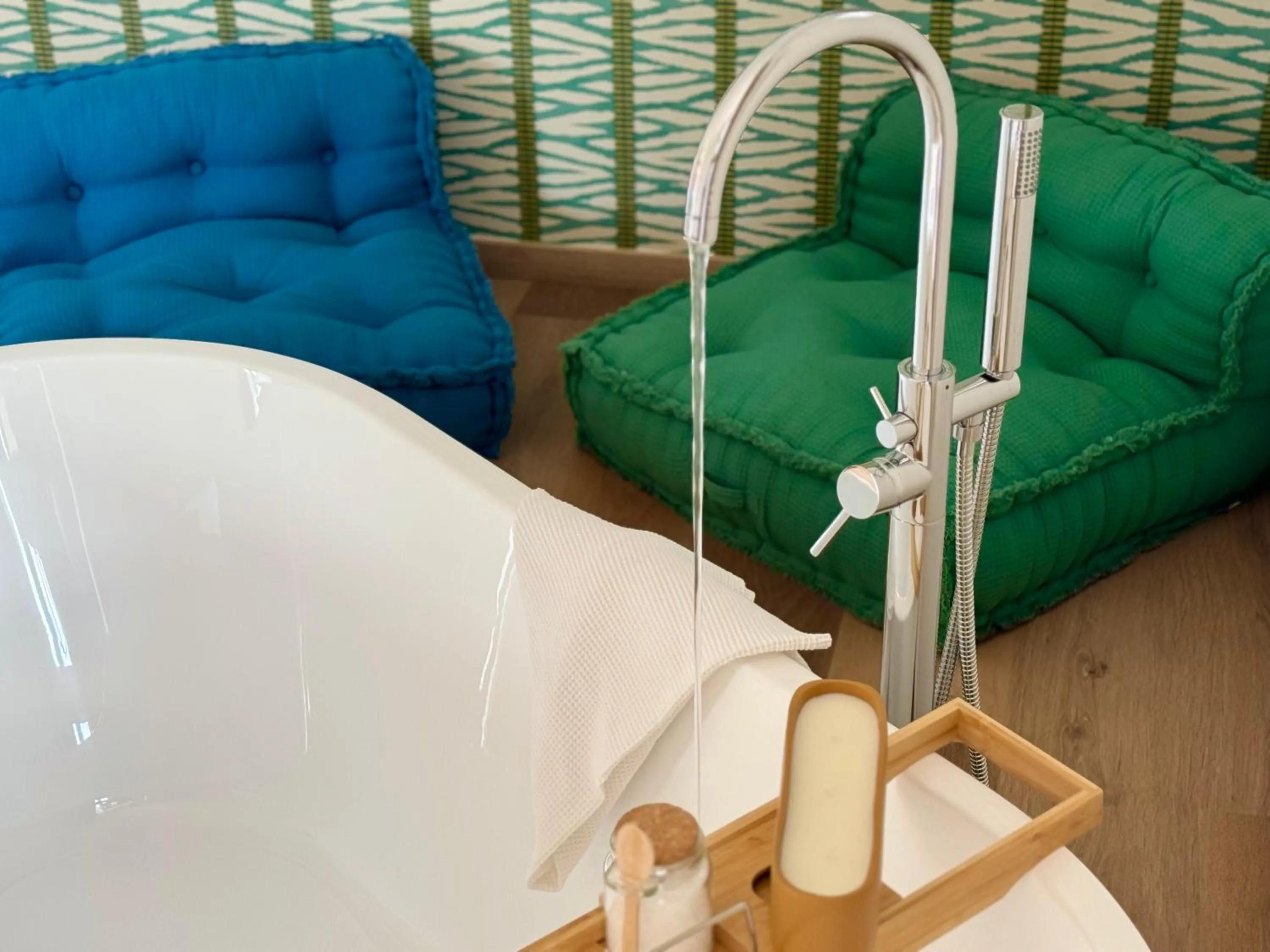 Bath in Hotel Villa Edera & La Torretta