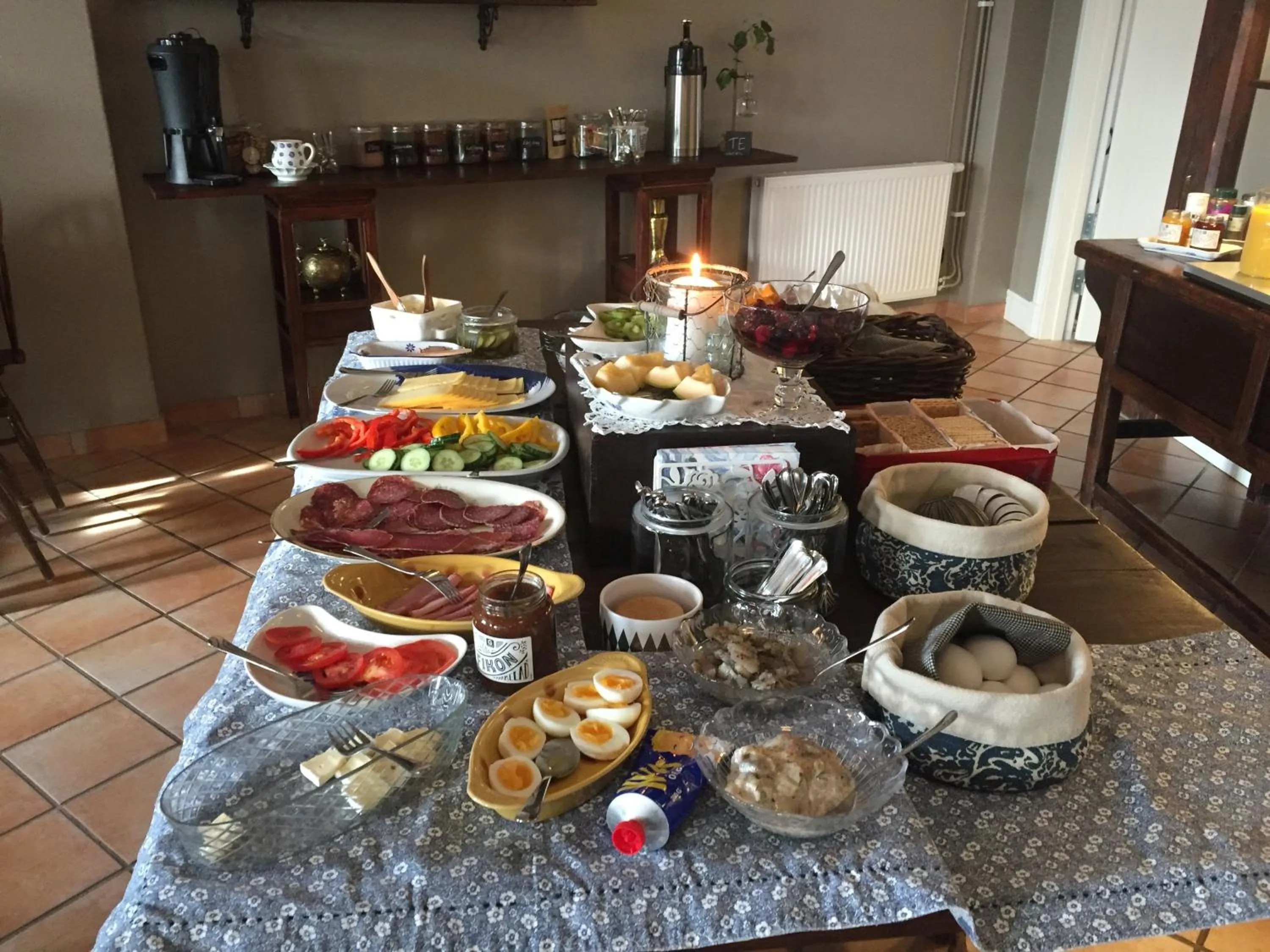 Buffet breakfast in Hotell Hamngatan 27