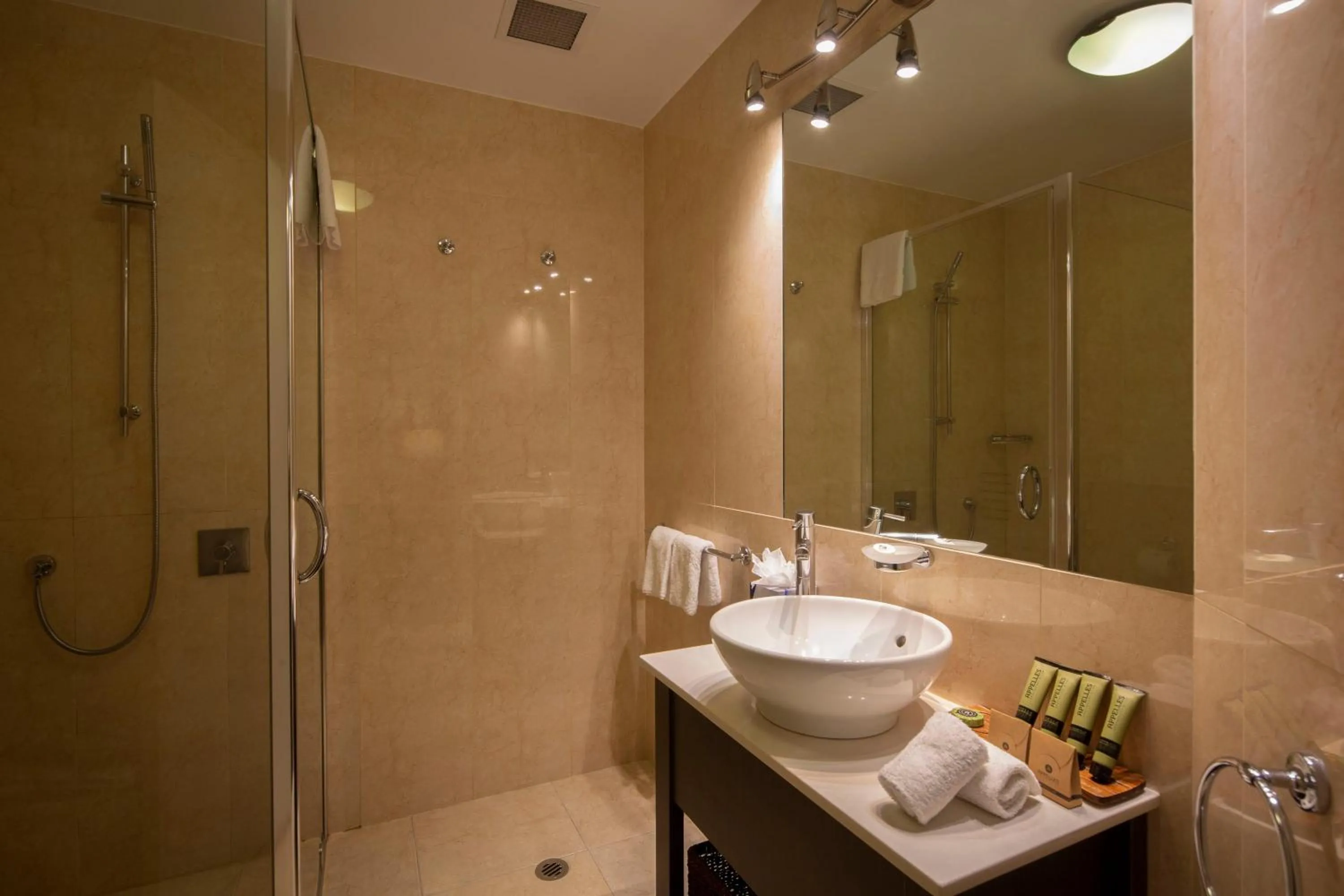 Bathroom in Peppers Beacon