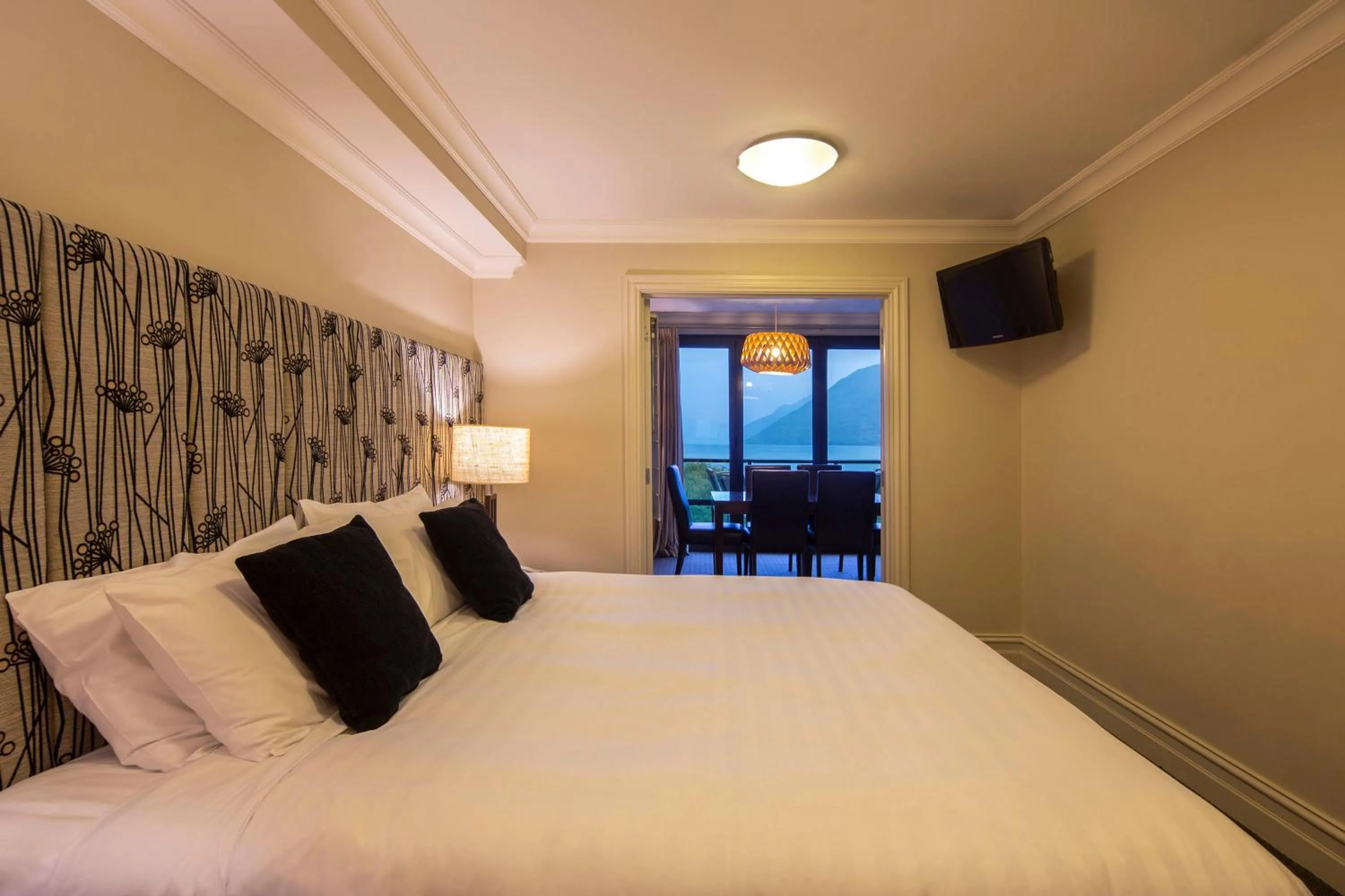 Bedroom, Bed in Peppers Beacon