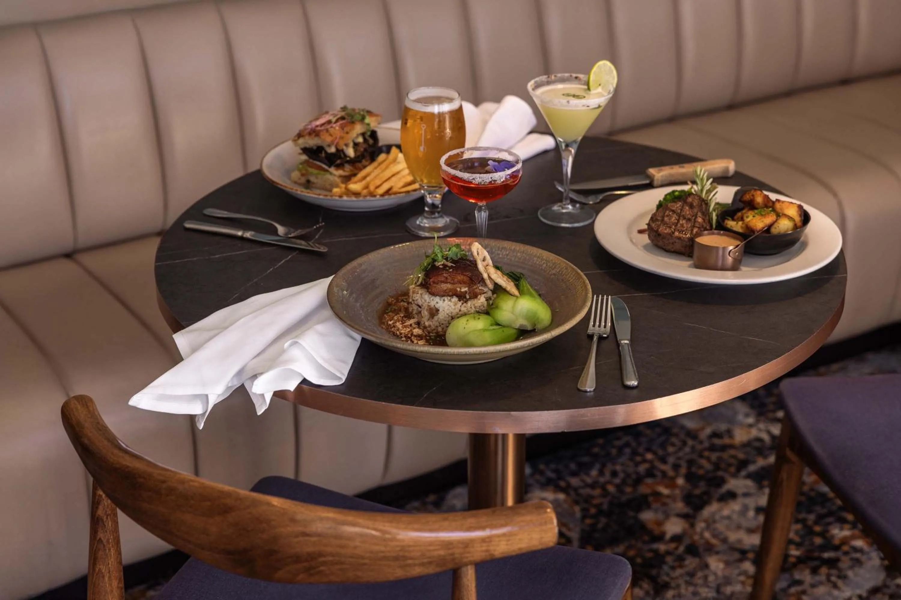 Restaurant/places to eat in Peppers Clearwater Resort