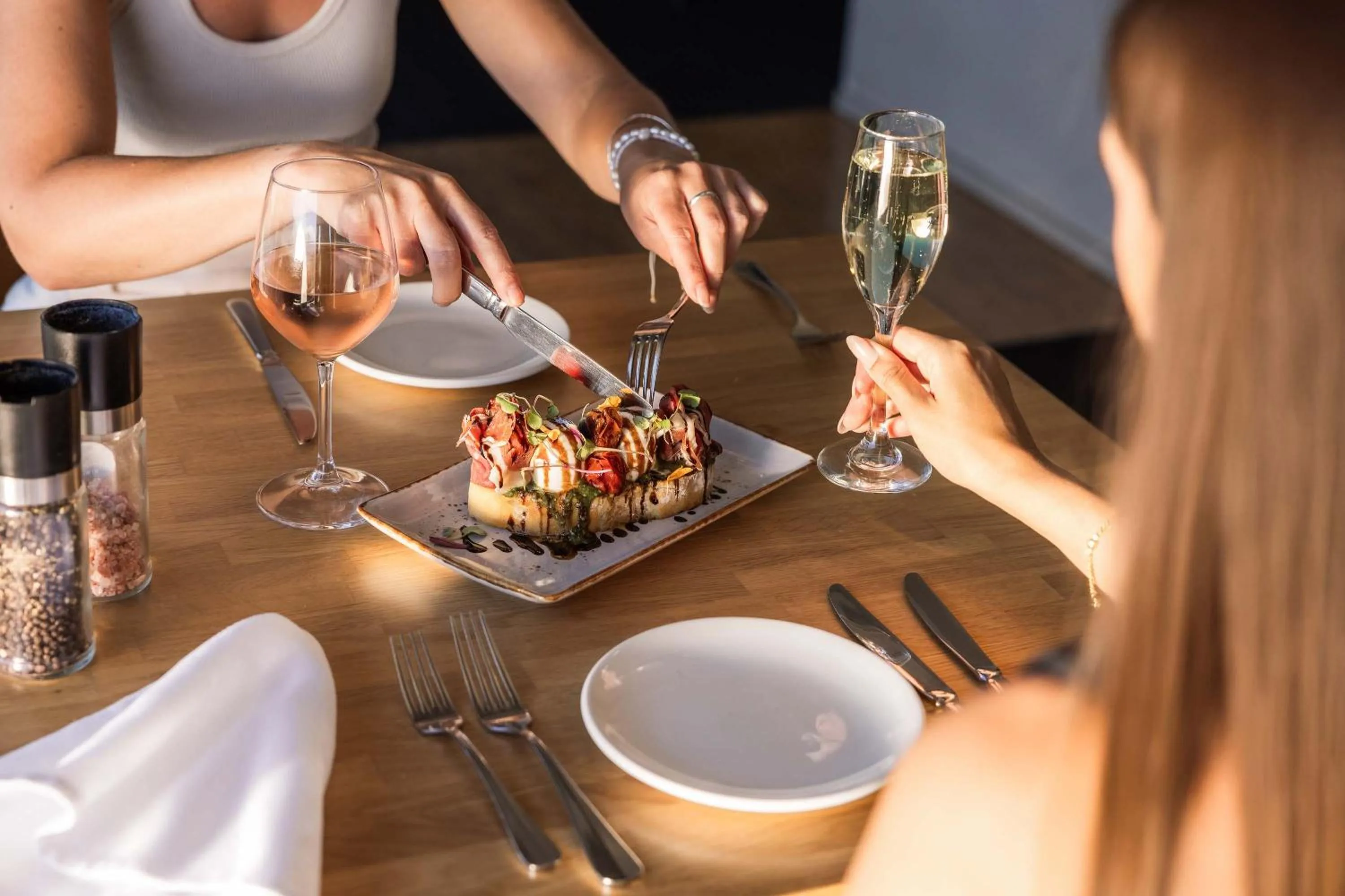 Restaurant/places to eat in Peppers Bluewater Resort